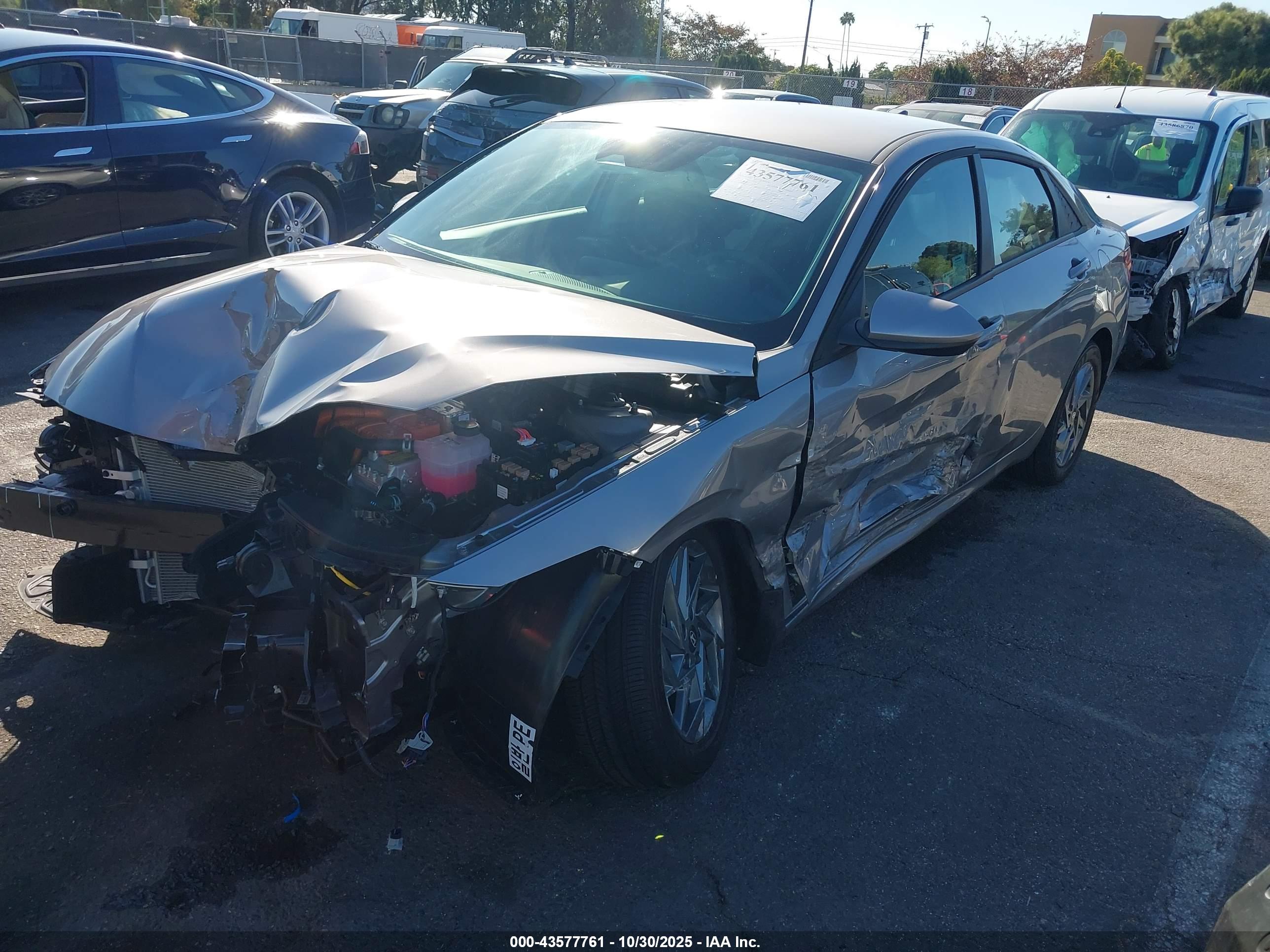 HYUNDAI ELANTRA image 2