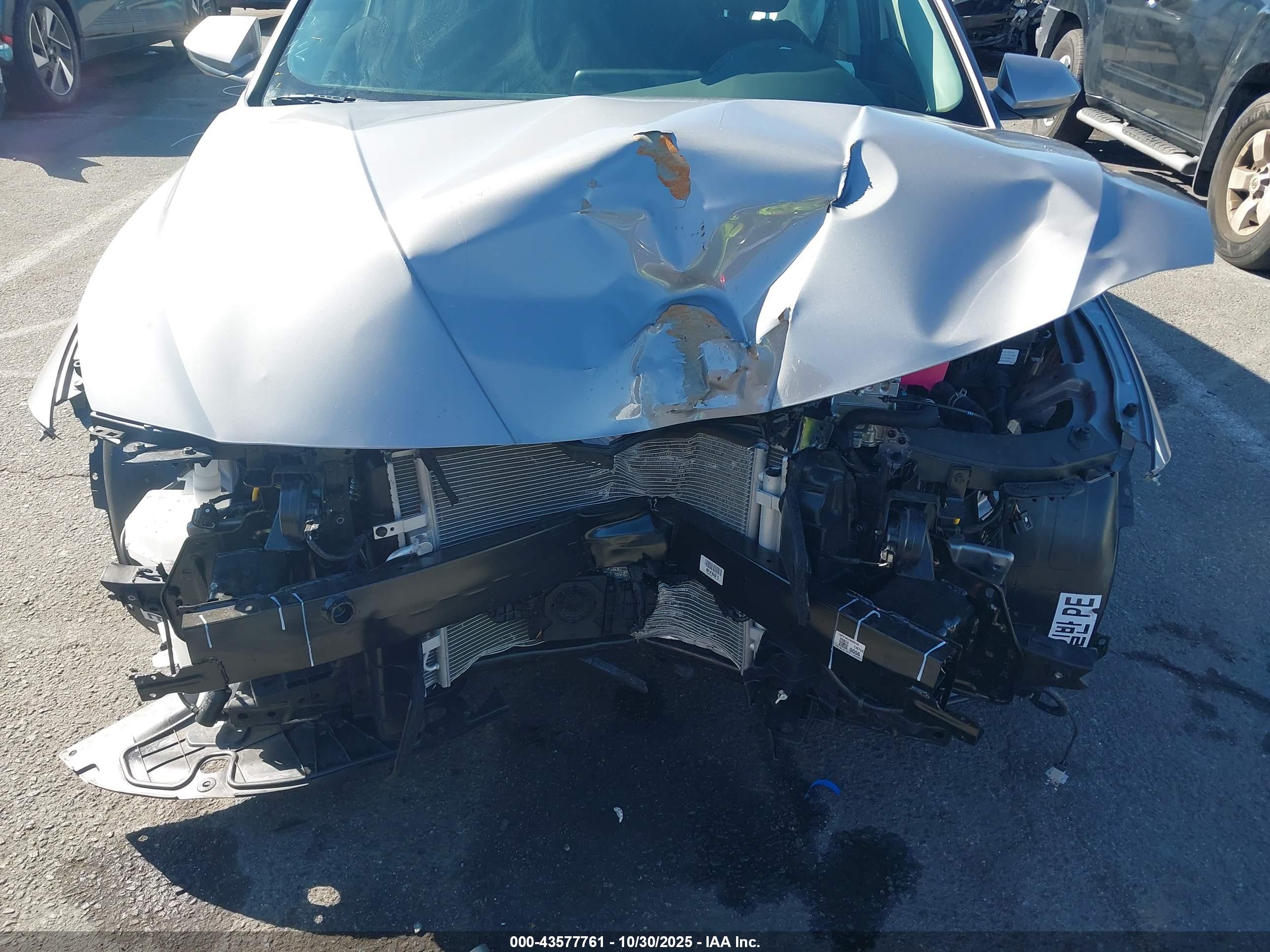 HYUNDAI ELANTRA image 6