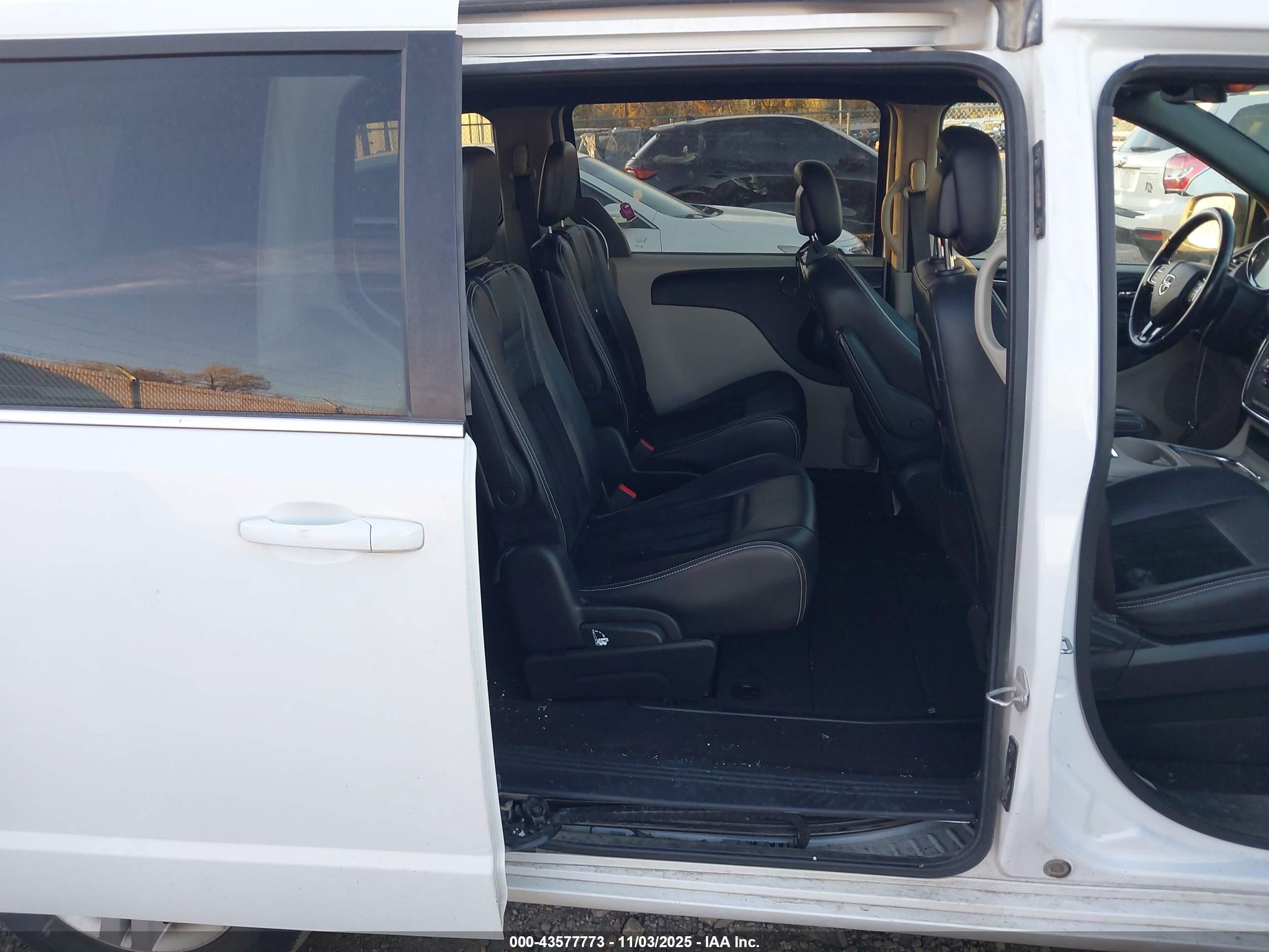 DODGE GRAND image 8