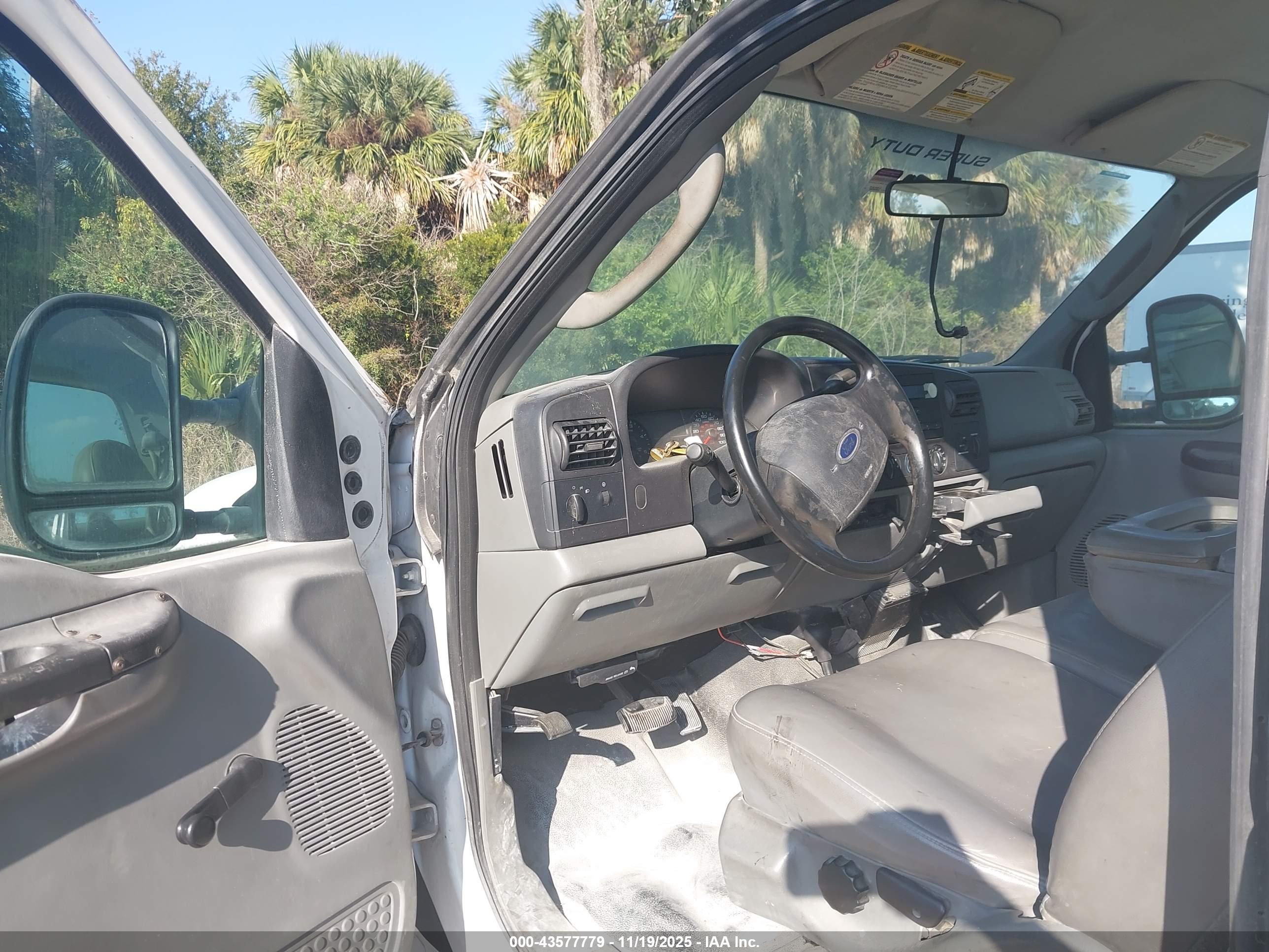 FORD F-450 image 8