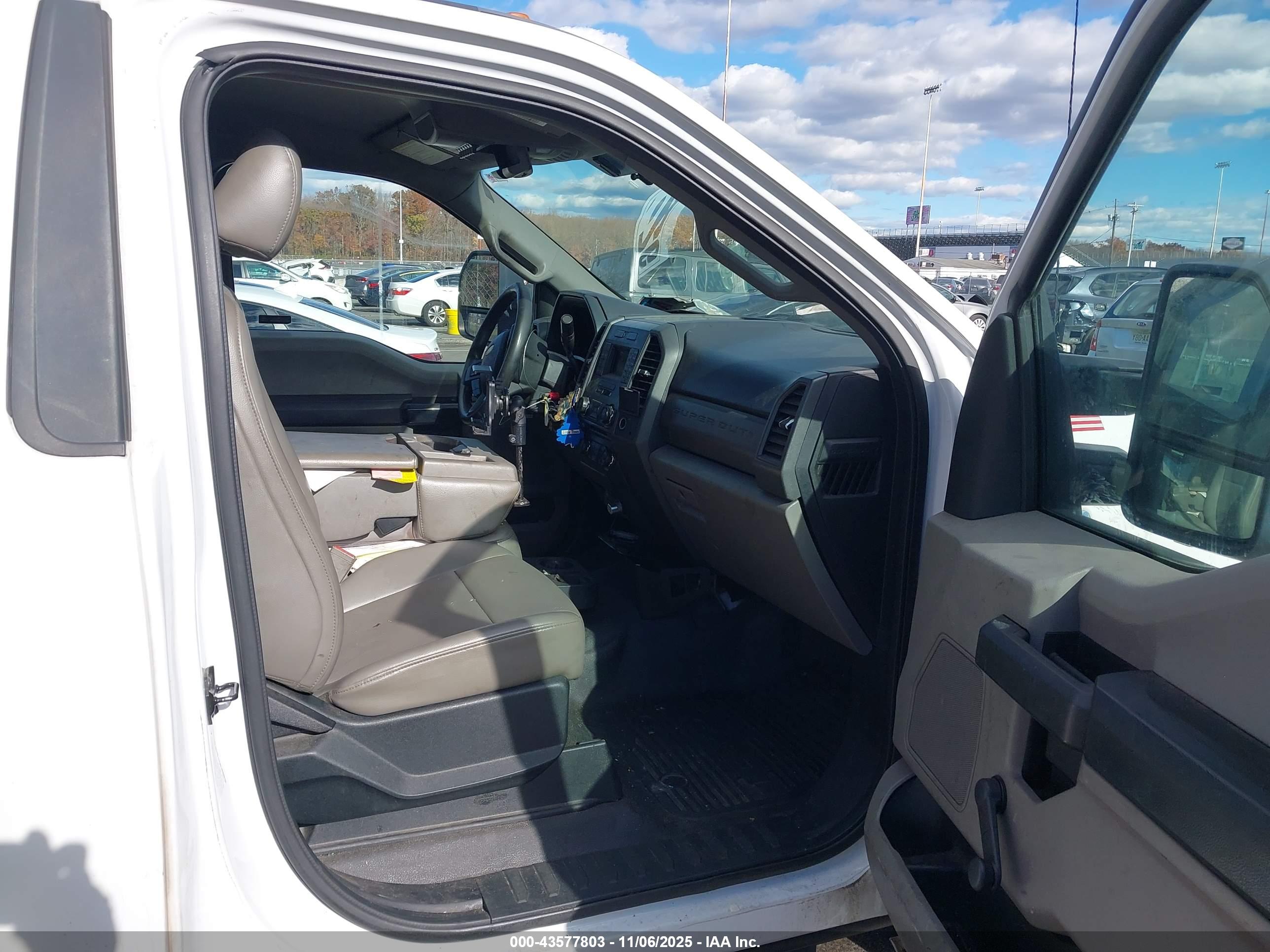 FORD F-350 image 8