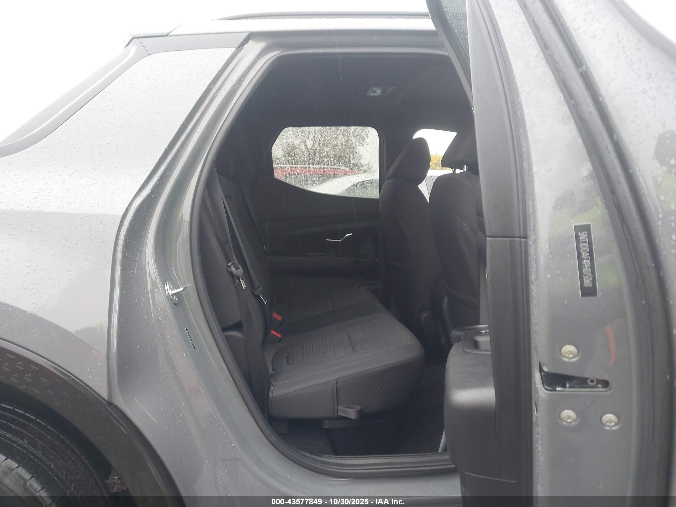 HYUNDAI SANTA image 8