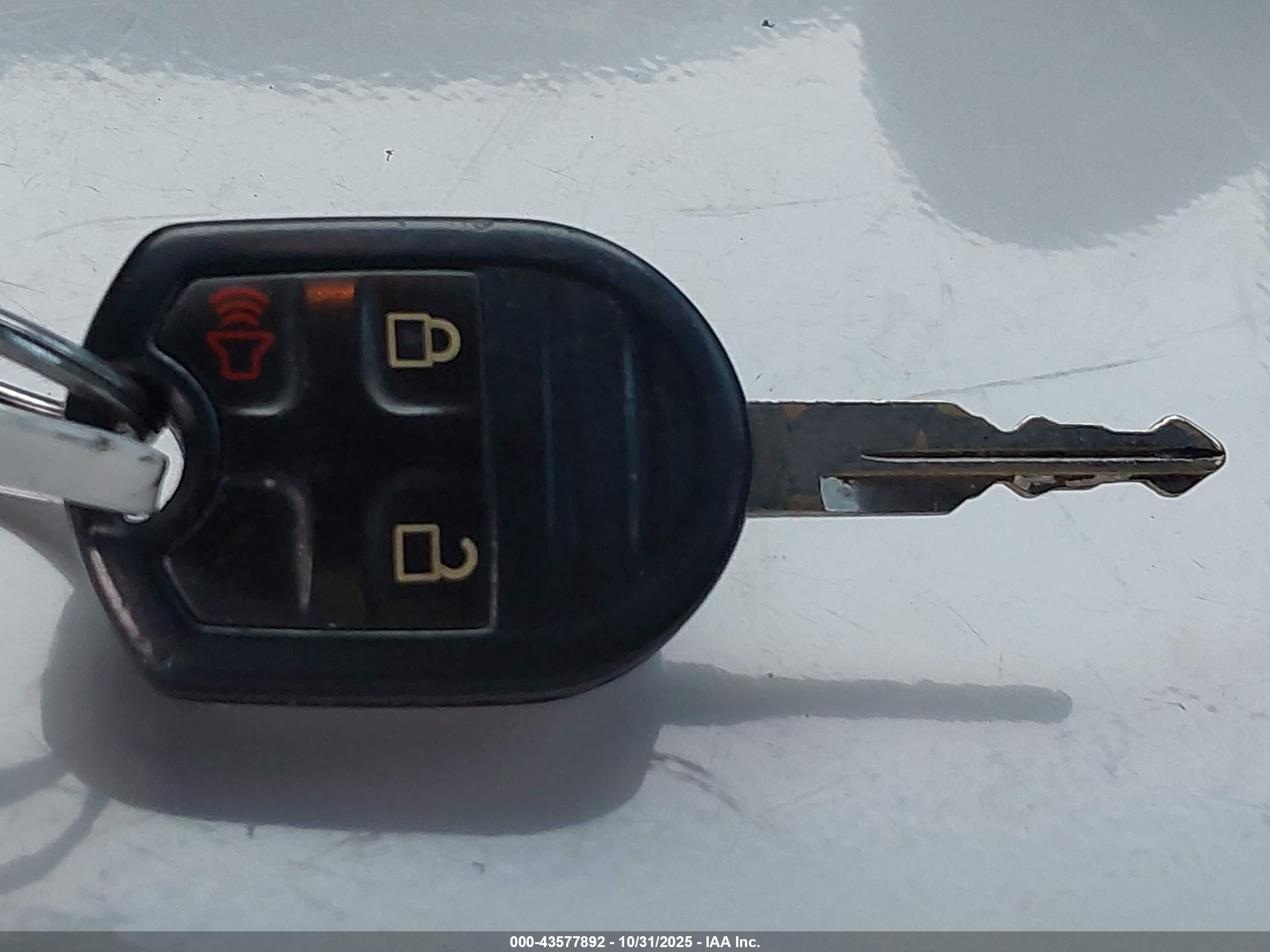 FORD EXPLORER image 11
