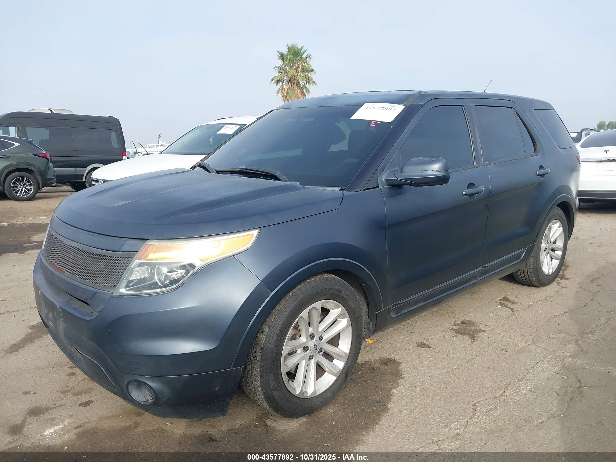 FORD EXPLORER image 2