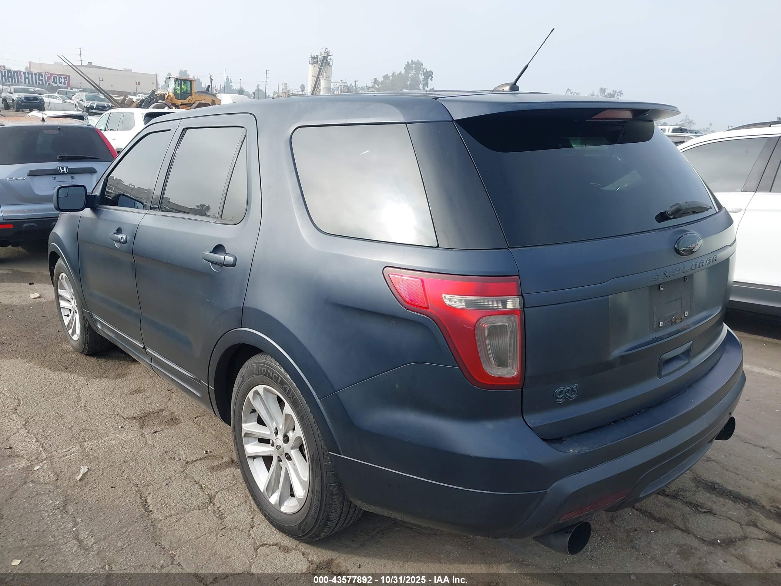 FORD EXPLORER image 3