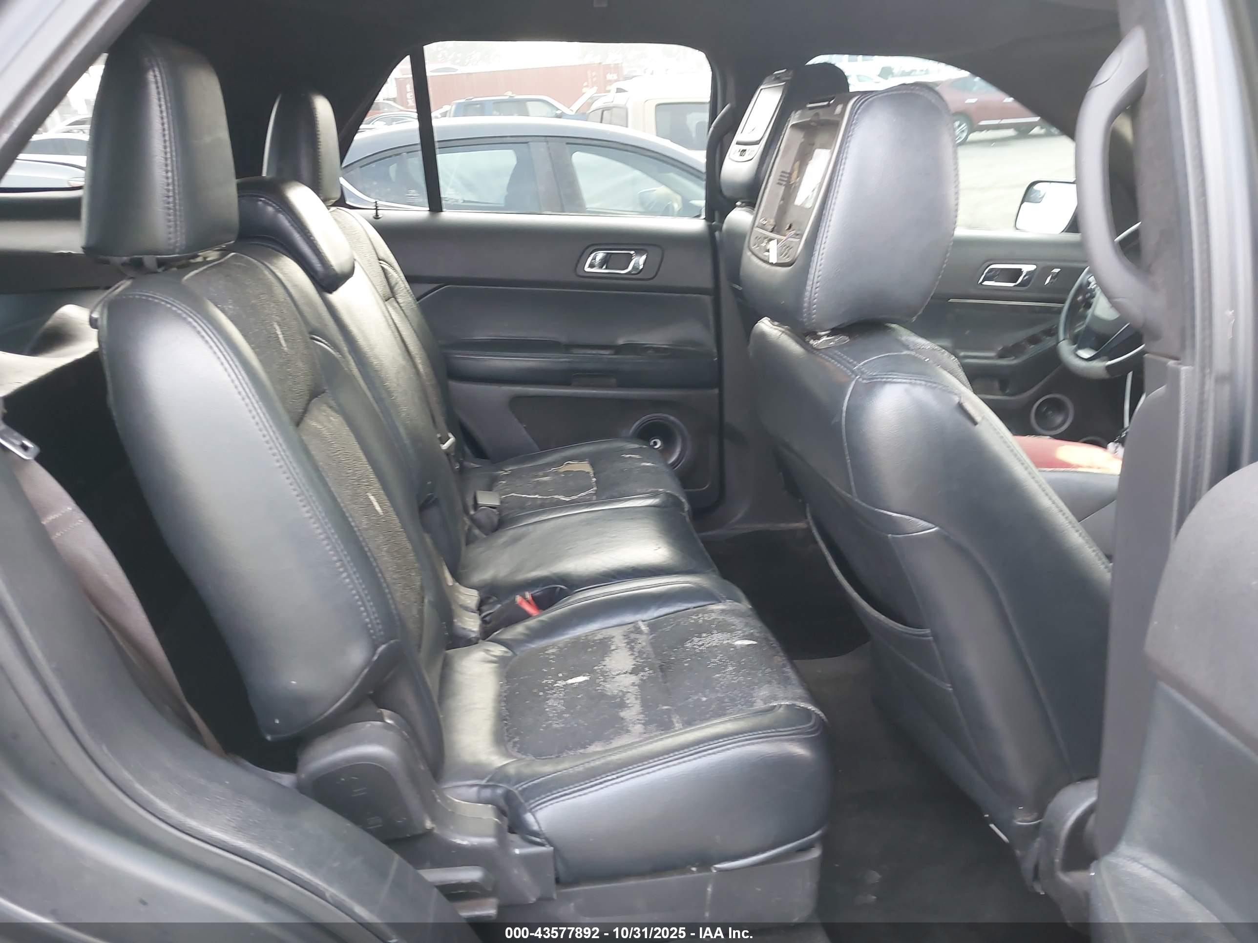 FORD EXPLORER image 8