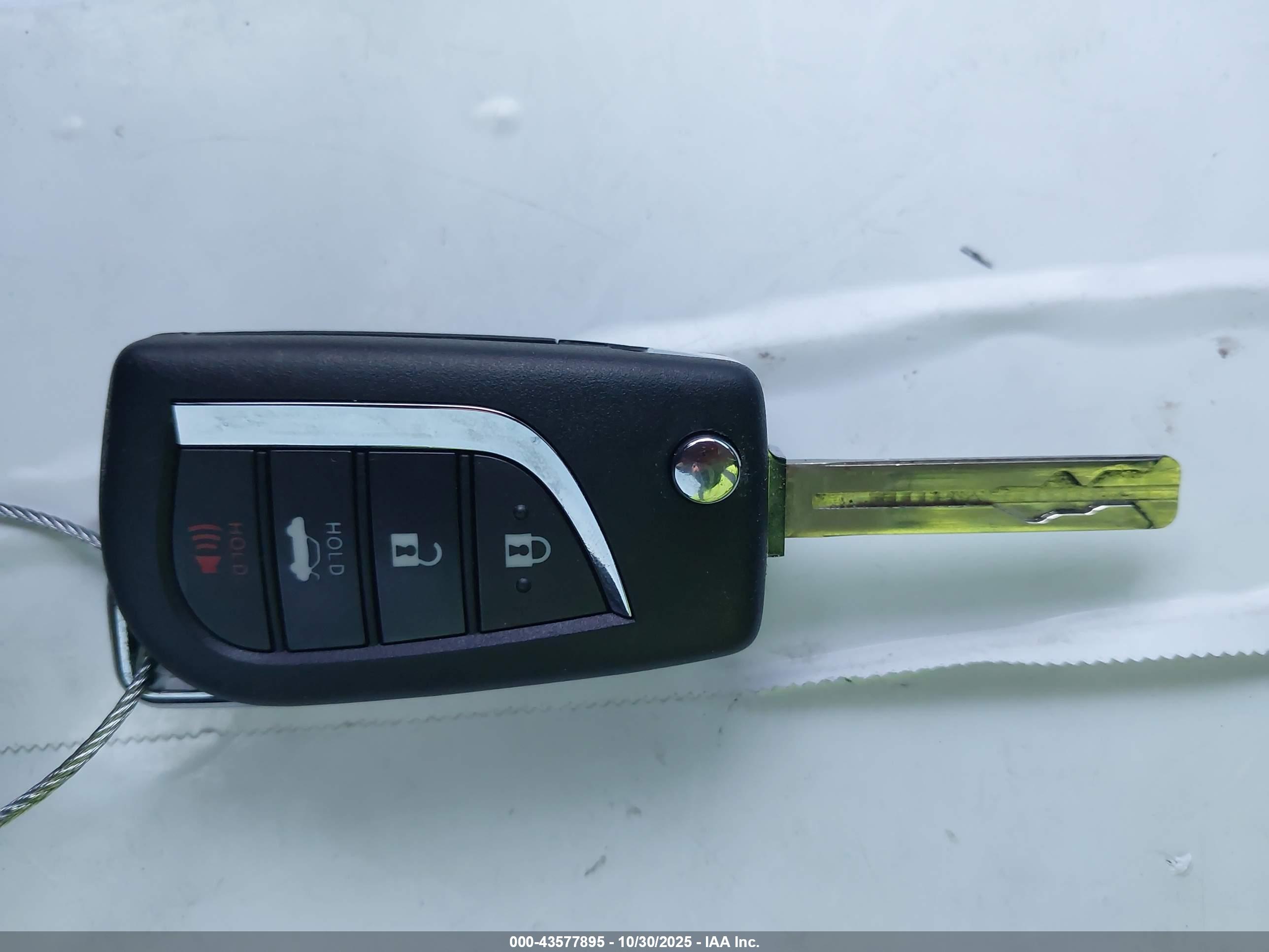 TOYOTA CAMRY image 11