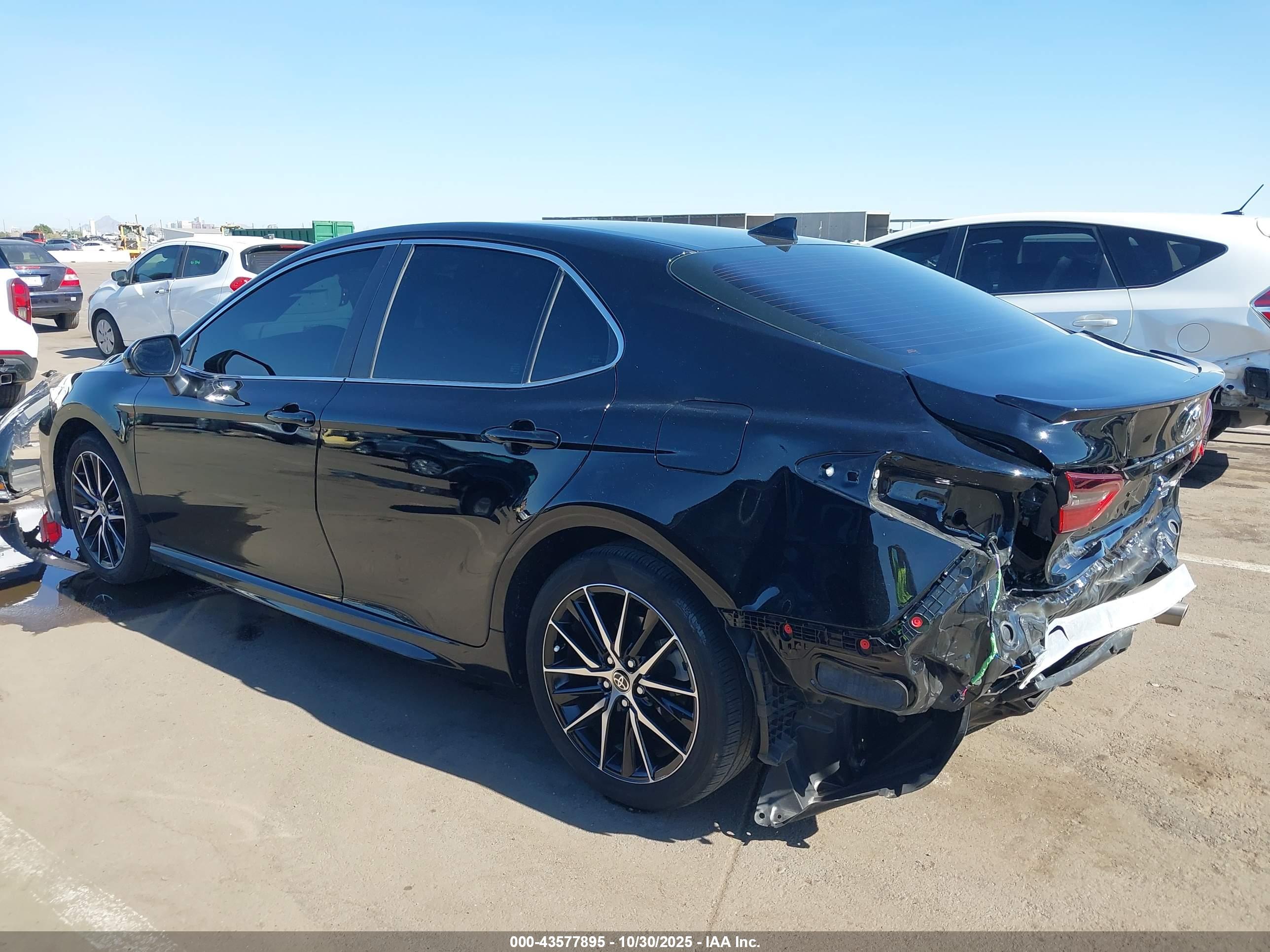 TOYOTA CAMRY image 3