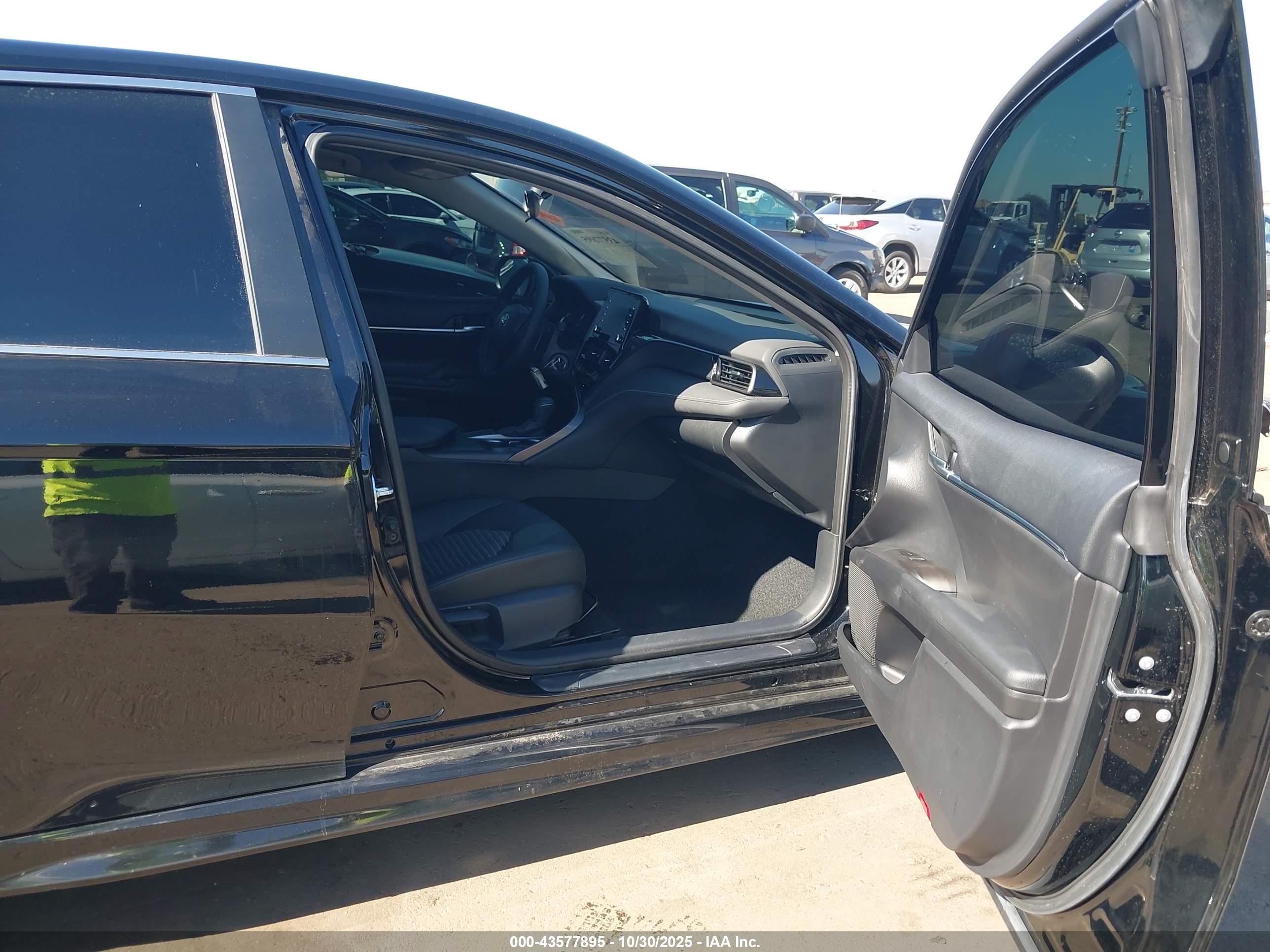 TOYOTA CAMRY image 5