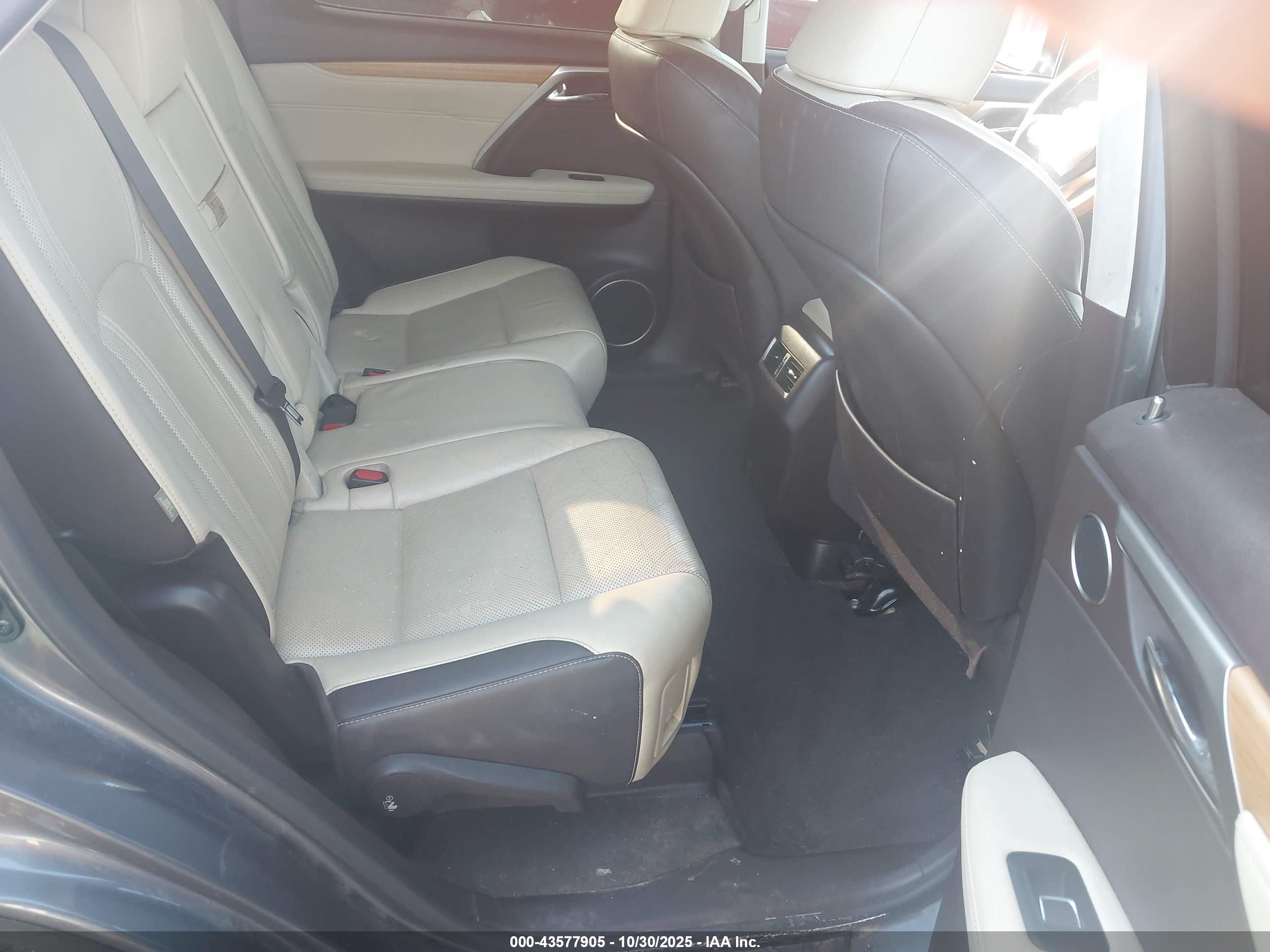 LEXUS RX image 8