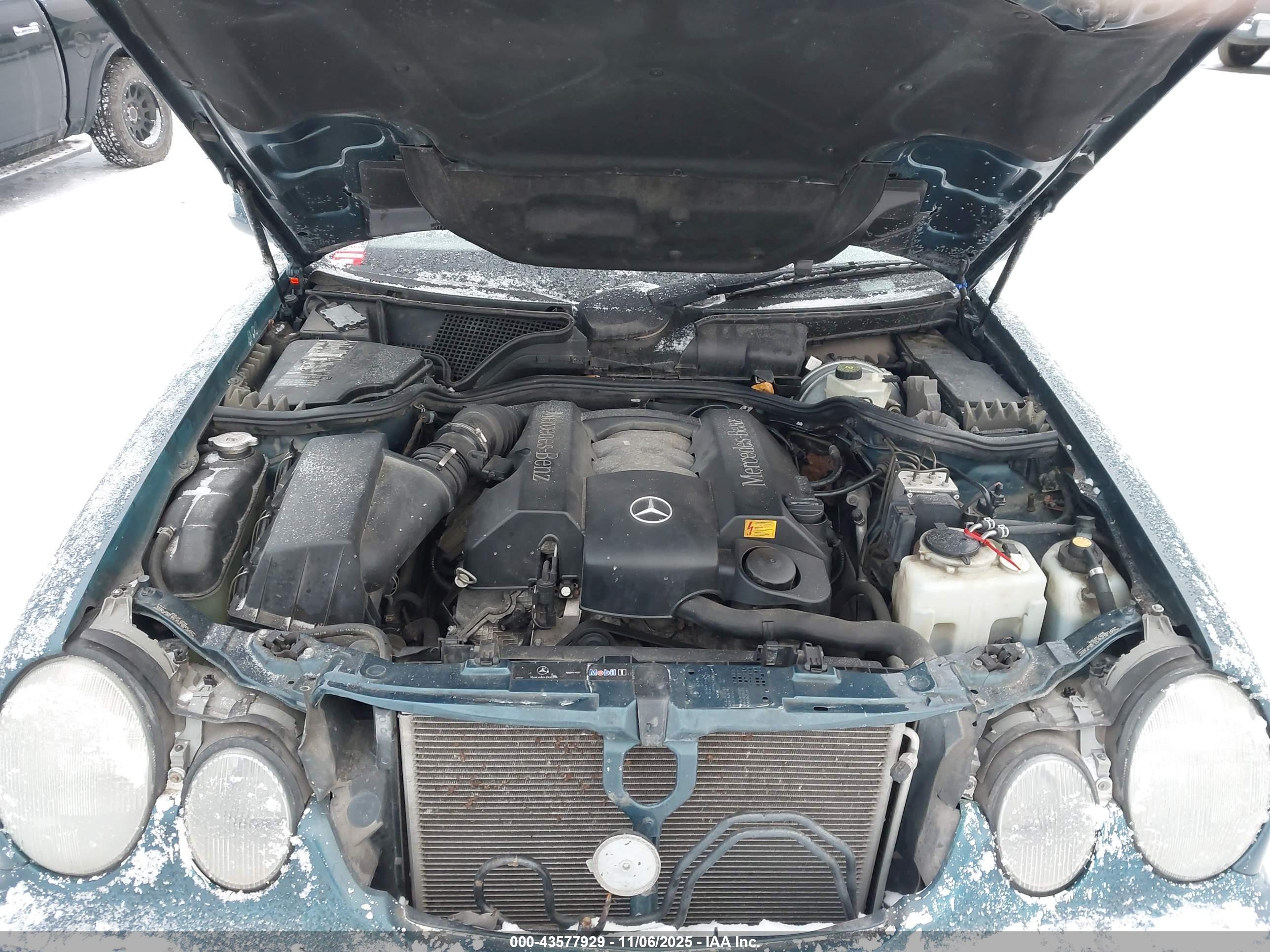 MERCEDES-BENZ E image 10