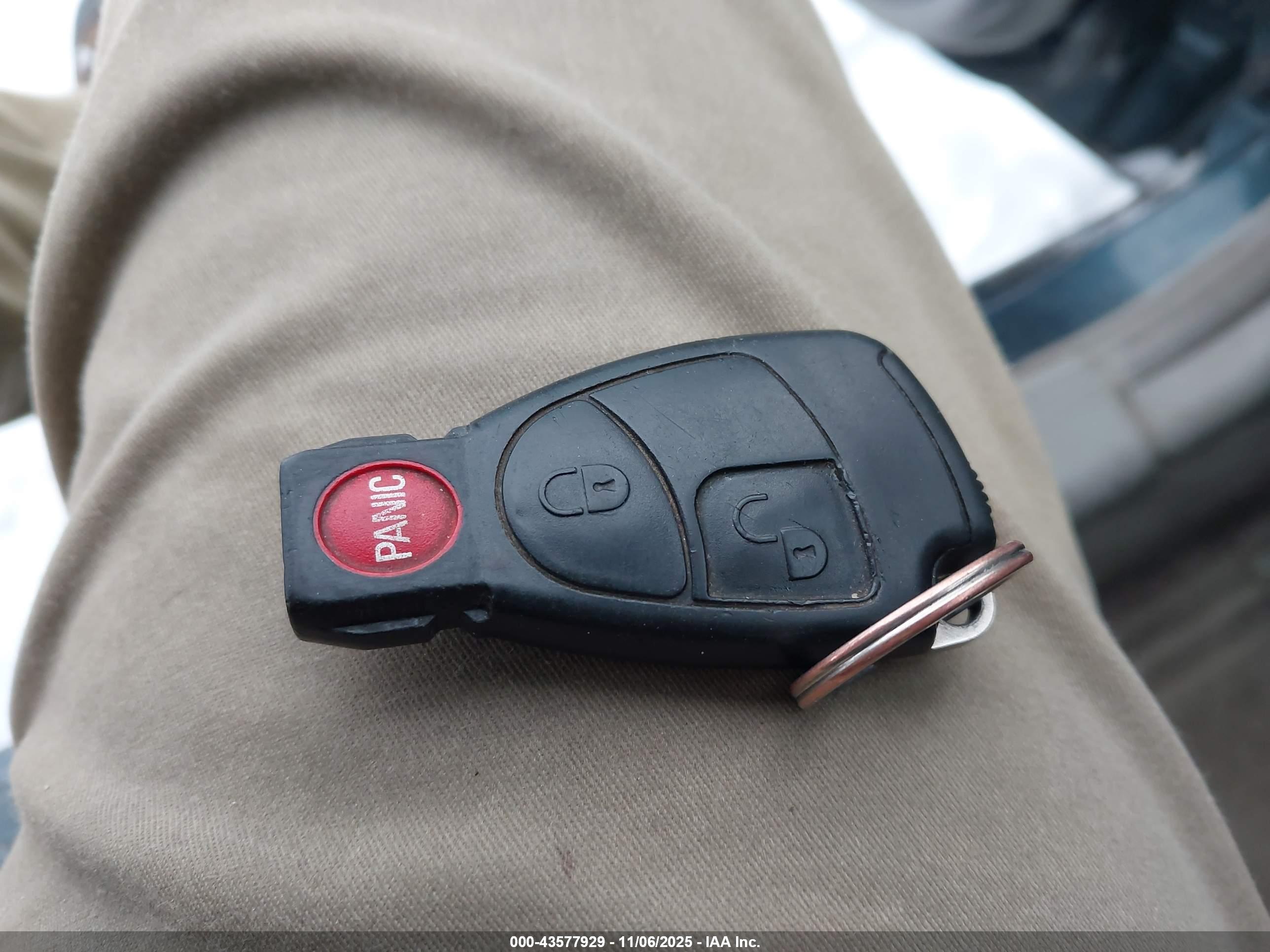 MERCEDES-BENZ E image 11