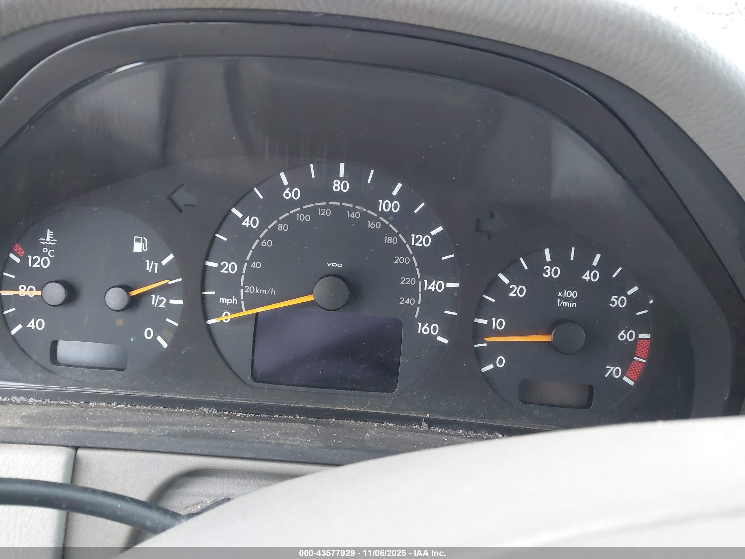 MERCEDES-BENZ E image 7
