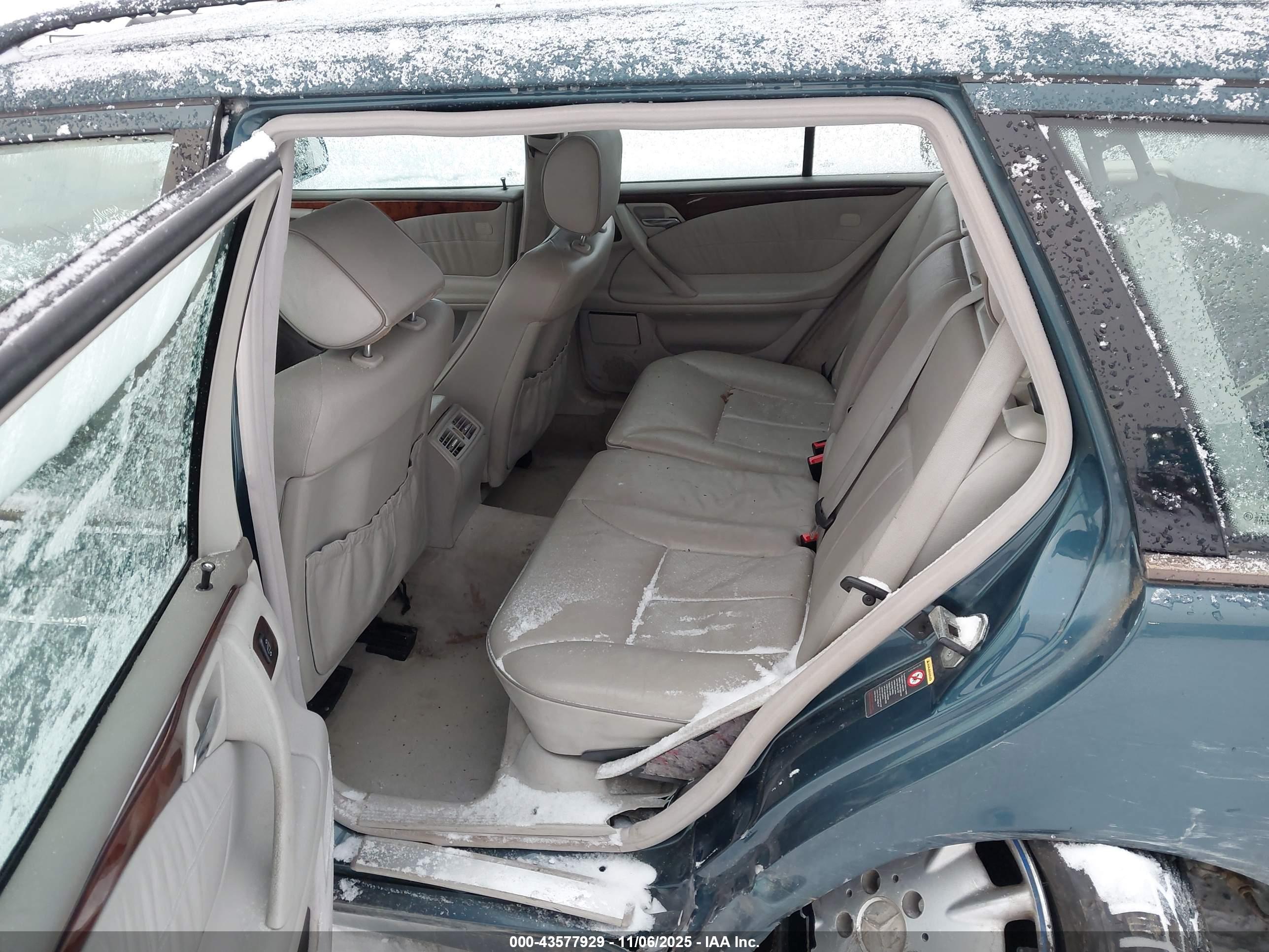 MERCEDES-BENZ E image 8