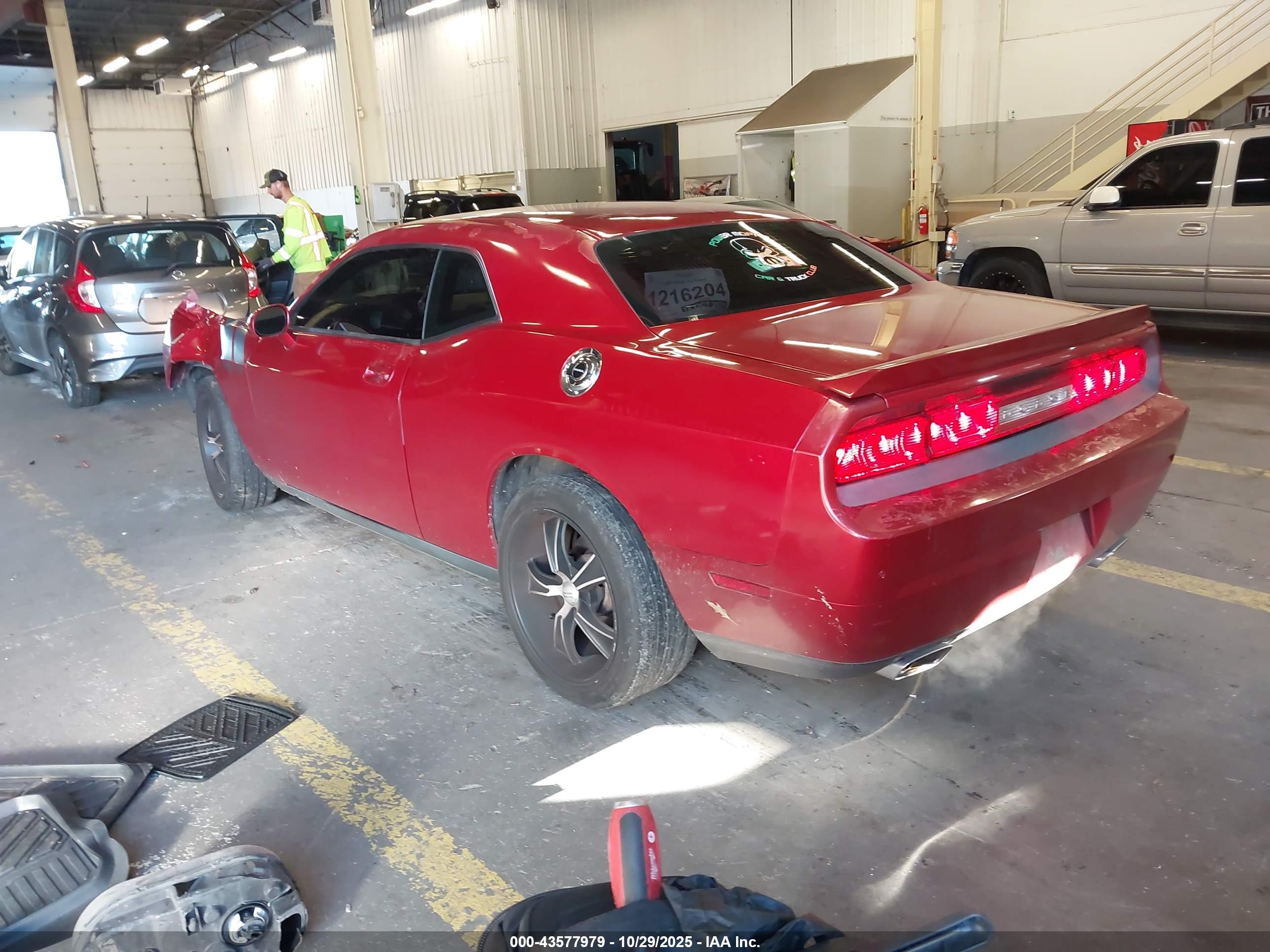 DODGE CHALLENGER image 3