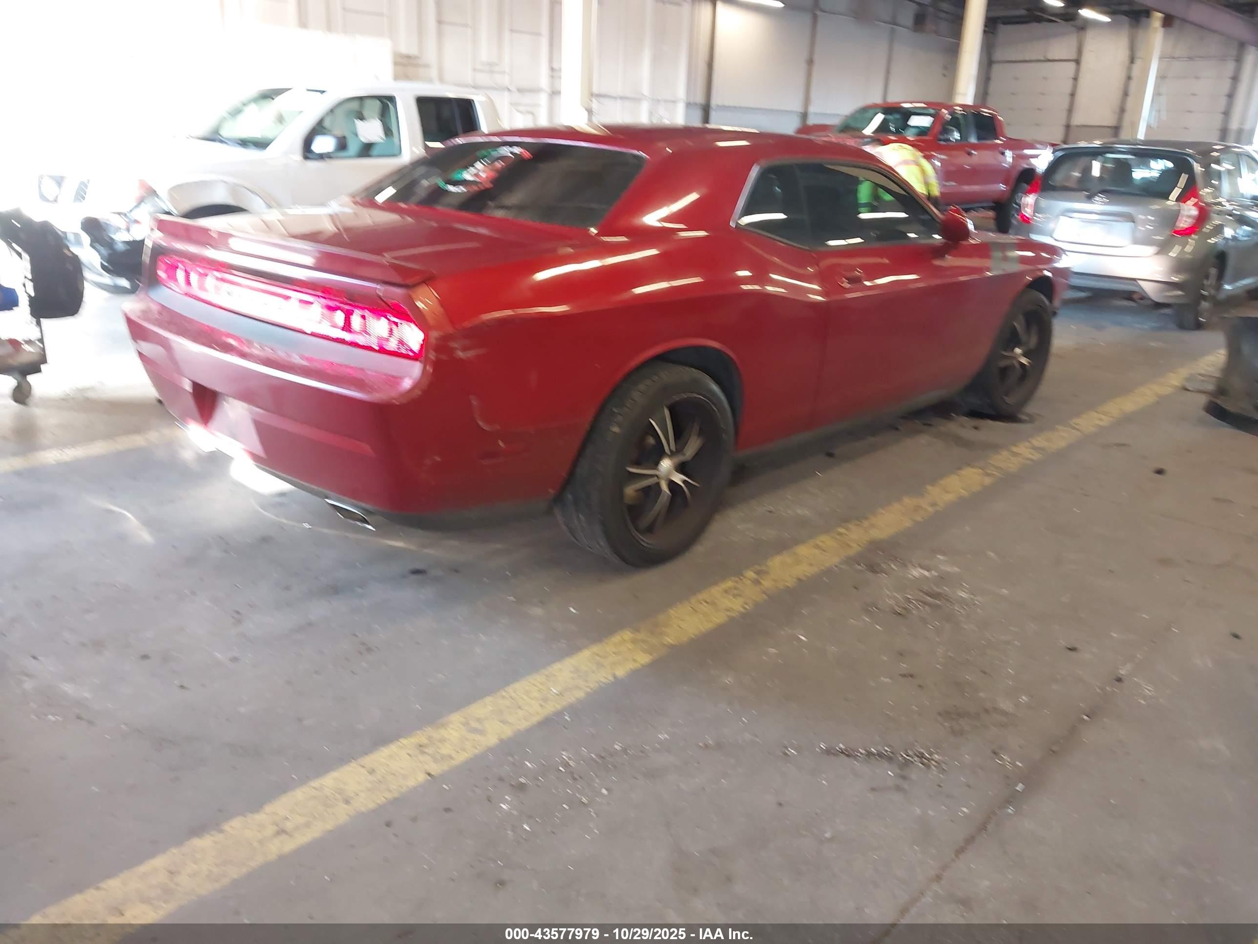 DODGE CHALLENGER image 4
