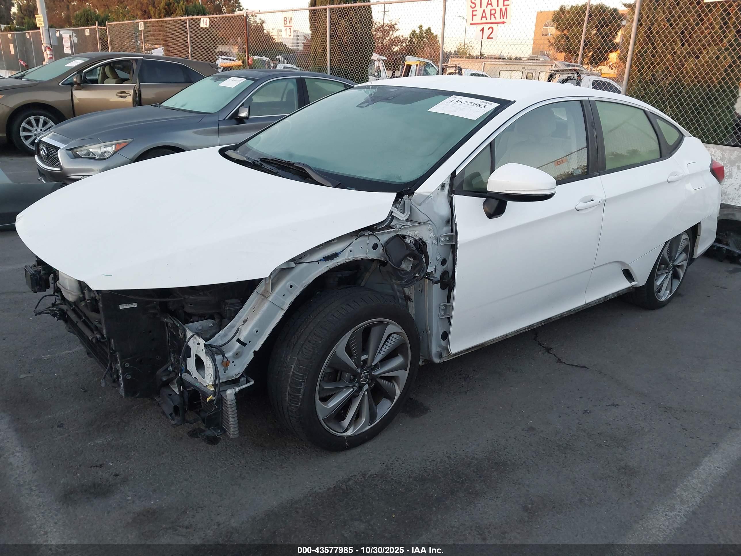 HONDA CLARITY image 2