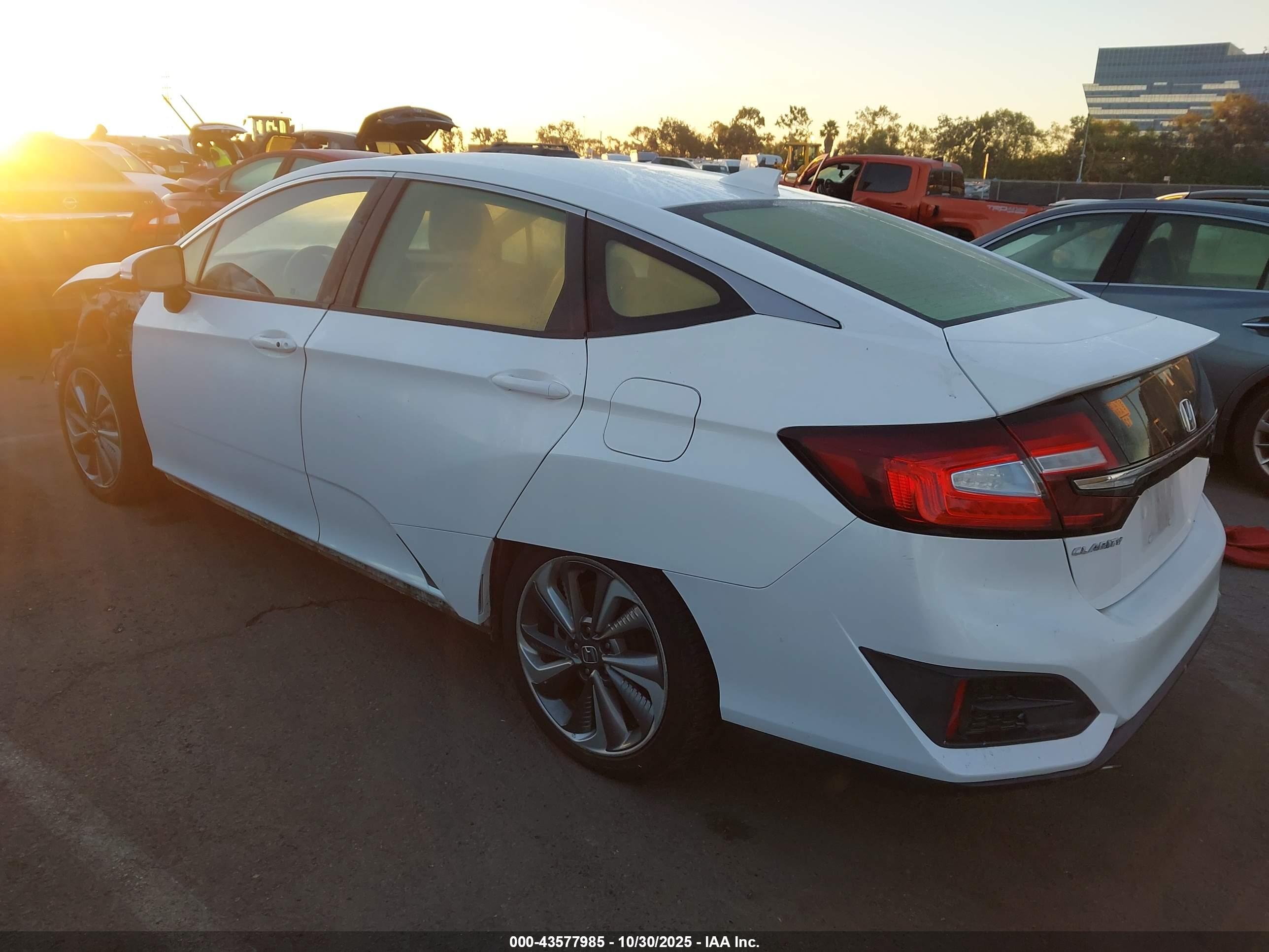 HONDA CLARITY image 3