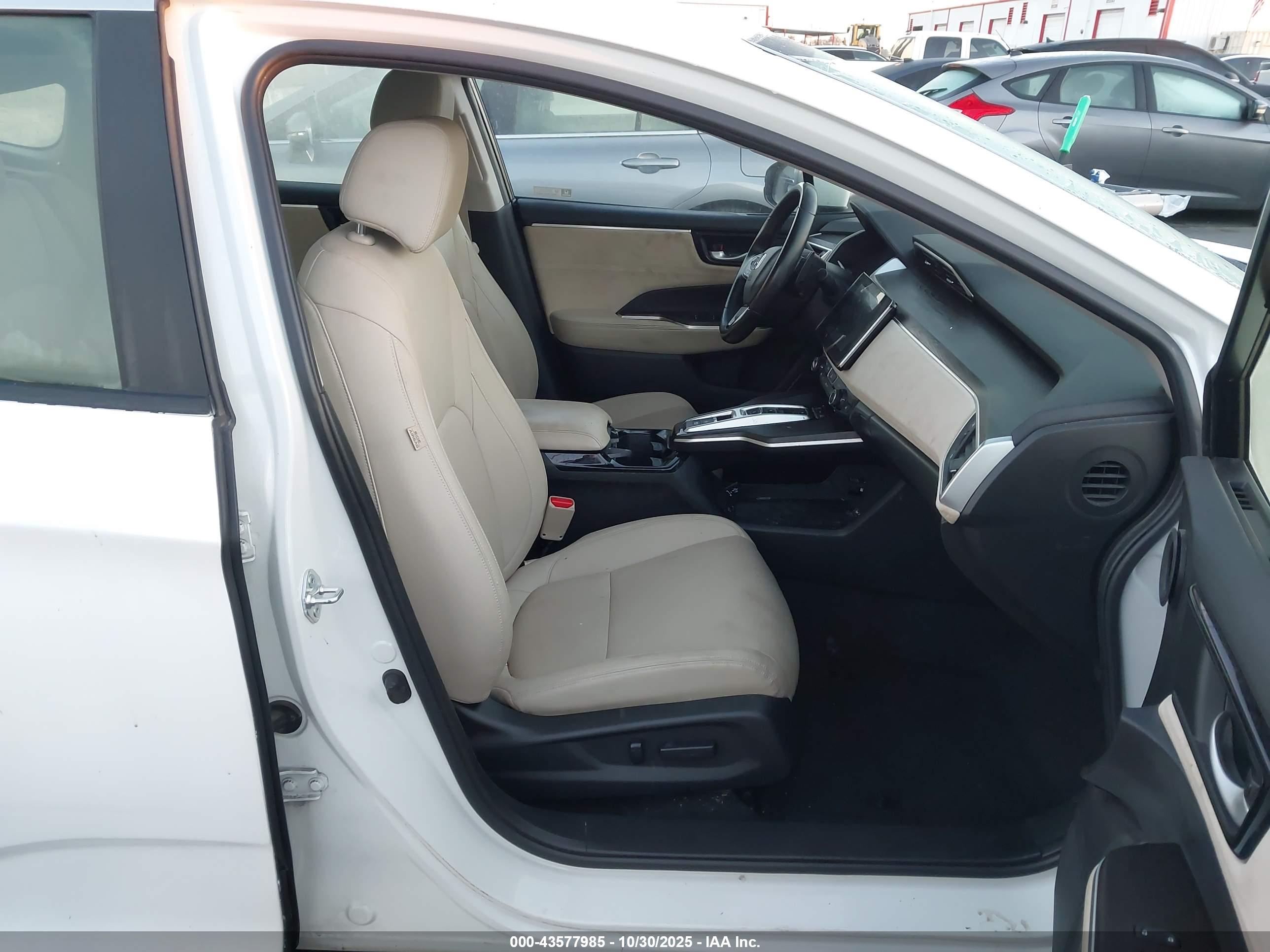 HONDA CLARITY image 5