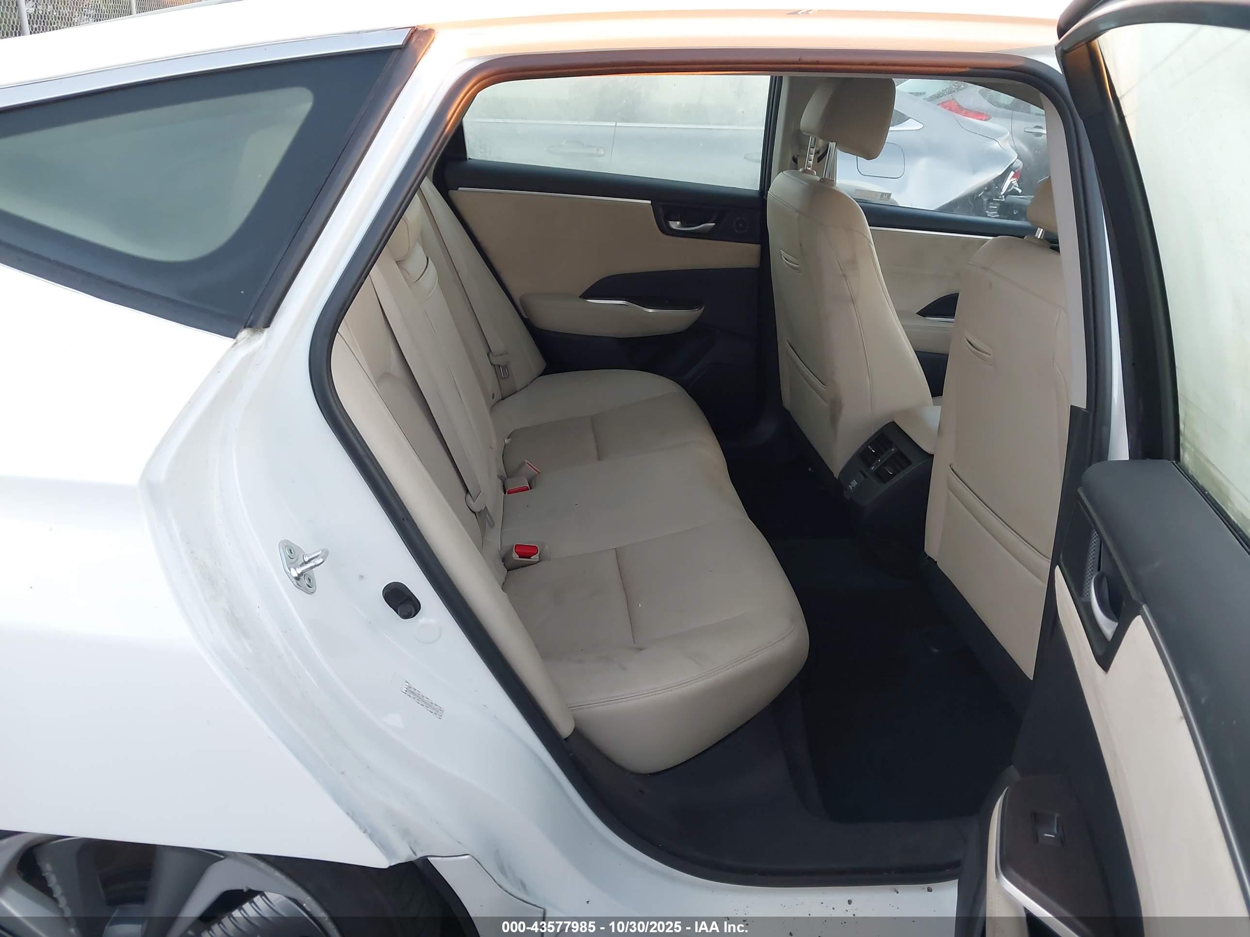 HONDA CLARITY image 8