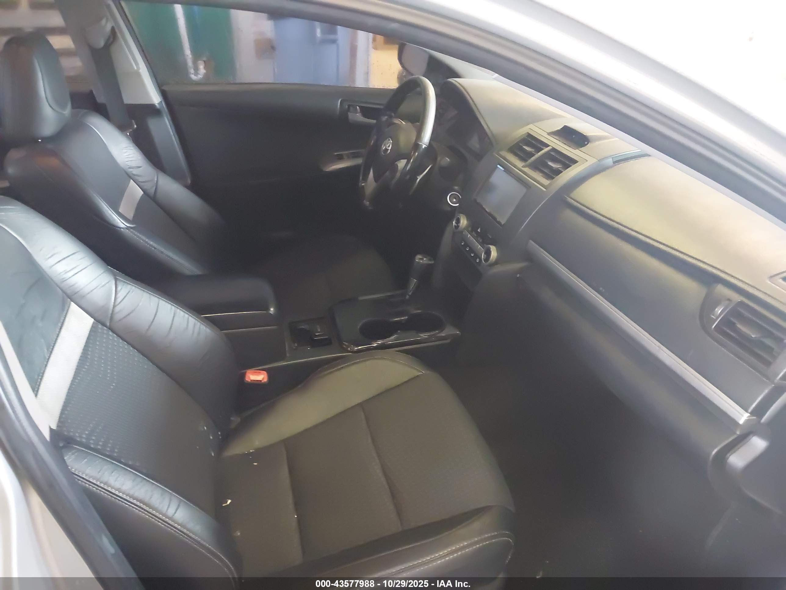 TOYOTA CAMRY image 5