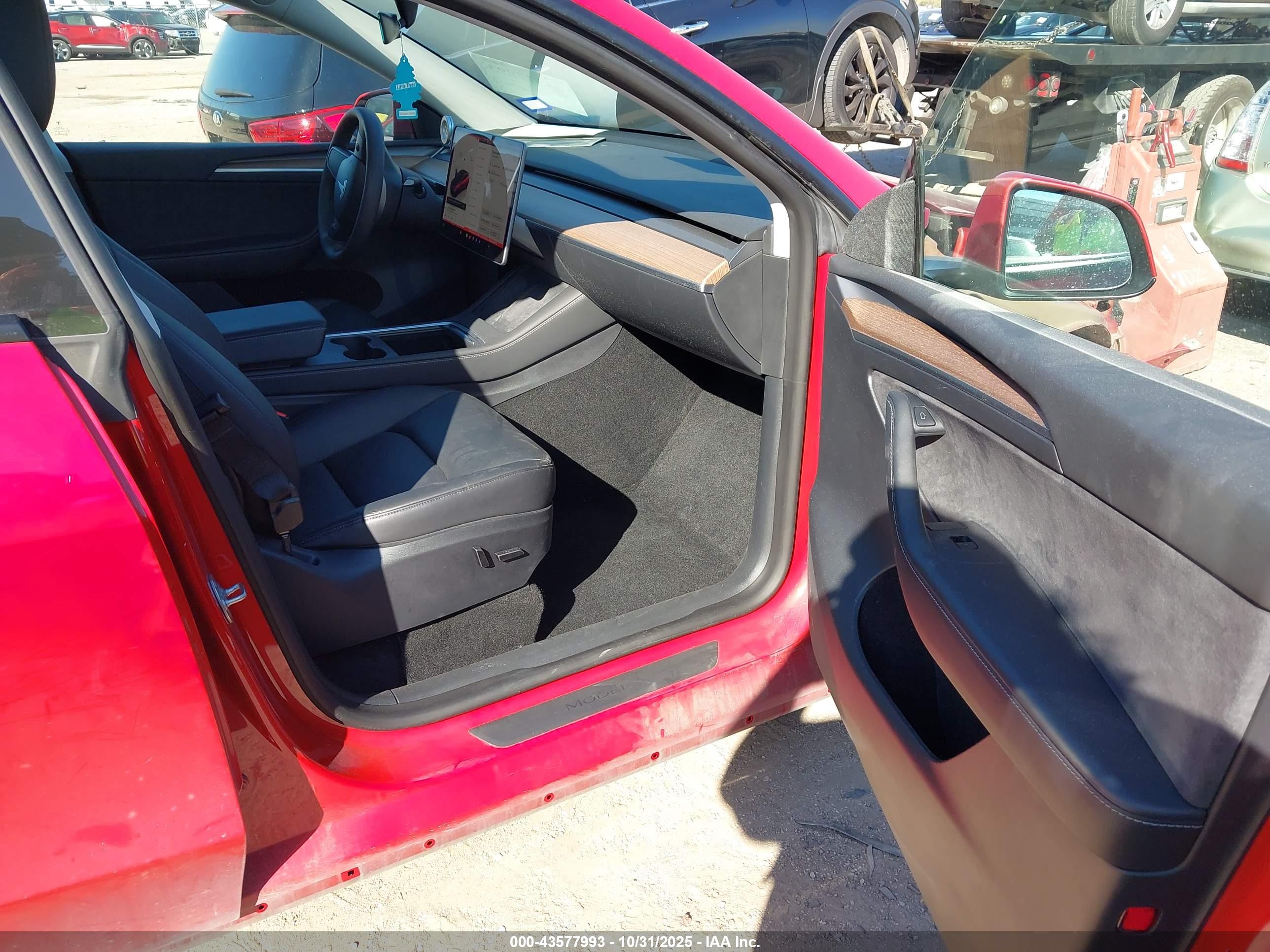 TESLA MODEL image 5