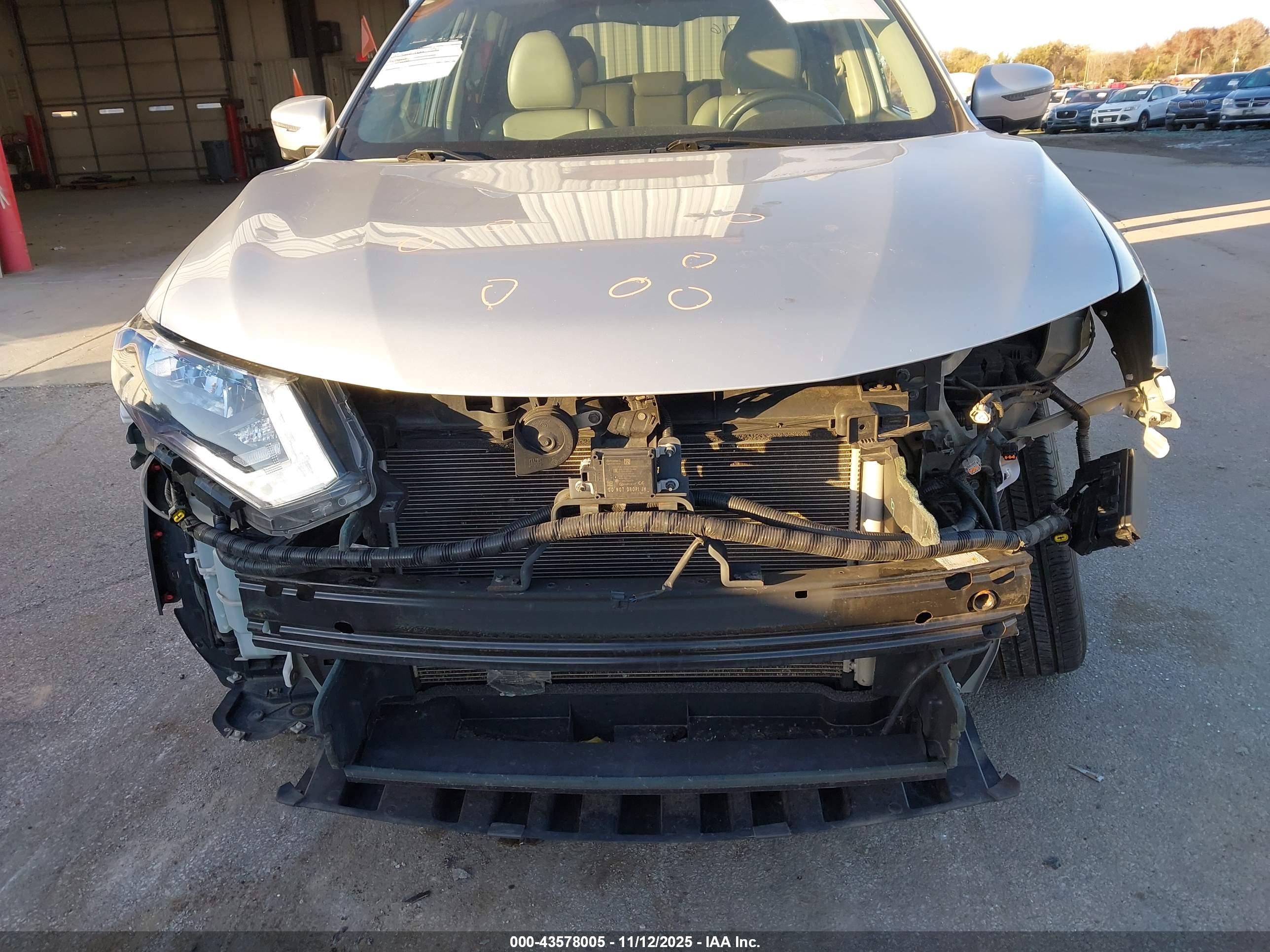 NISSAN ROGUE image 6