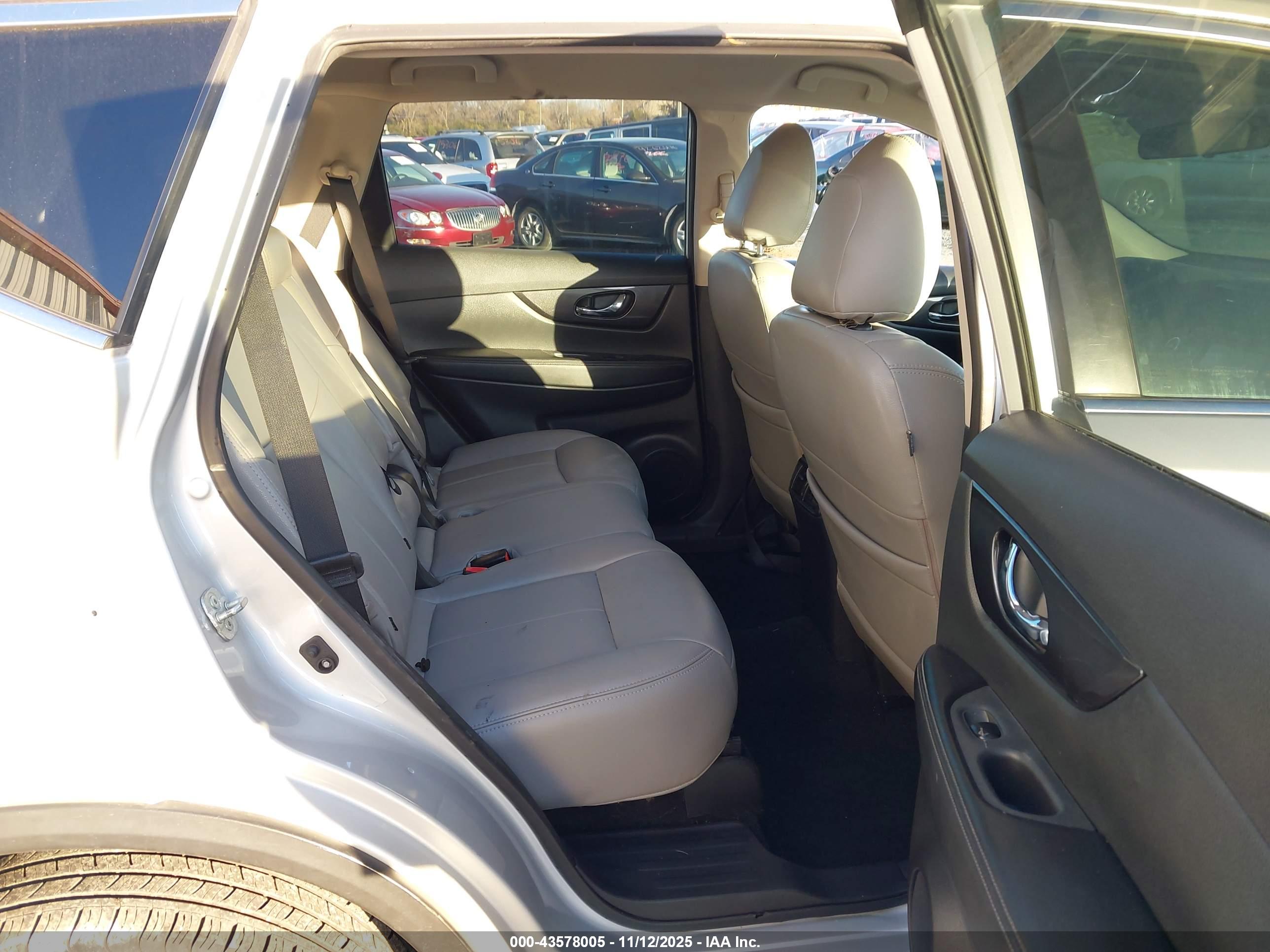 NISSAN ROGUE image 8