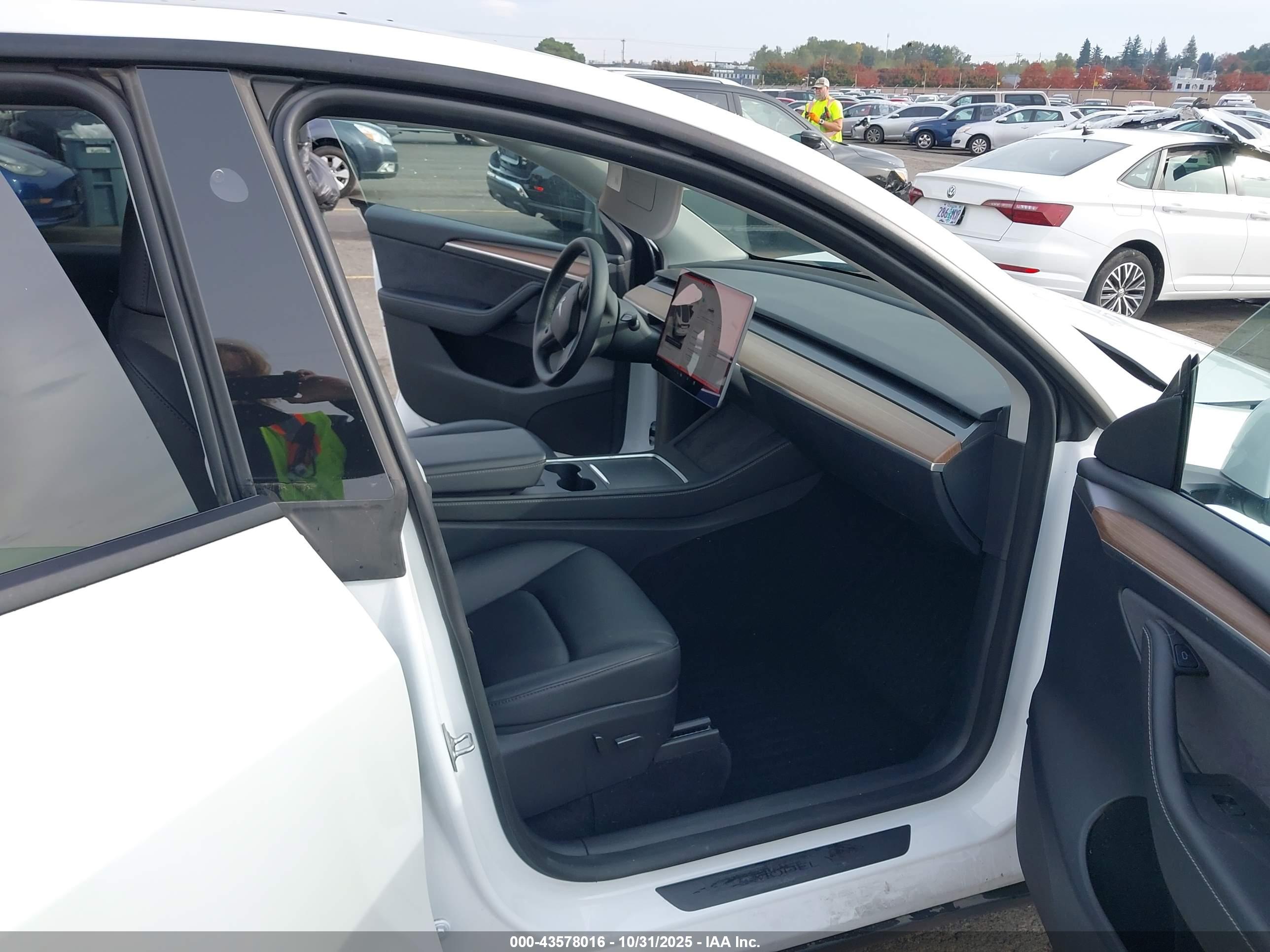 TESLA MODEL image 5