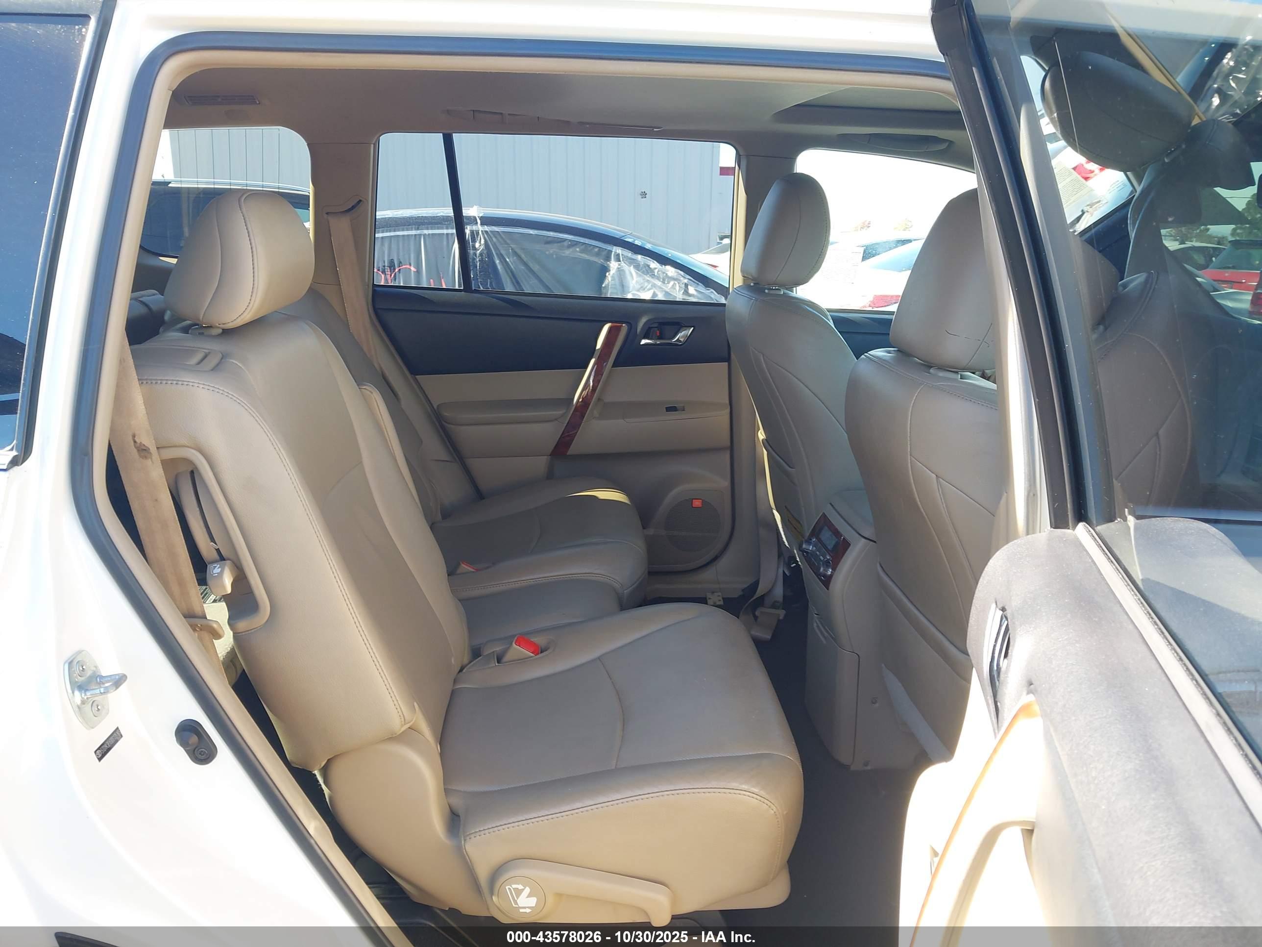 TOYOTA HIGHLANDER image 8