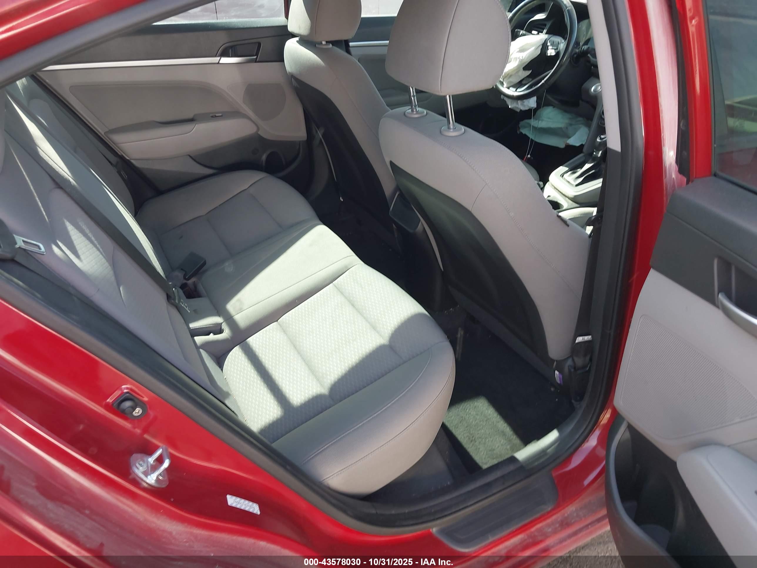 HYUNDAI ELANTRA image 8