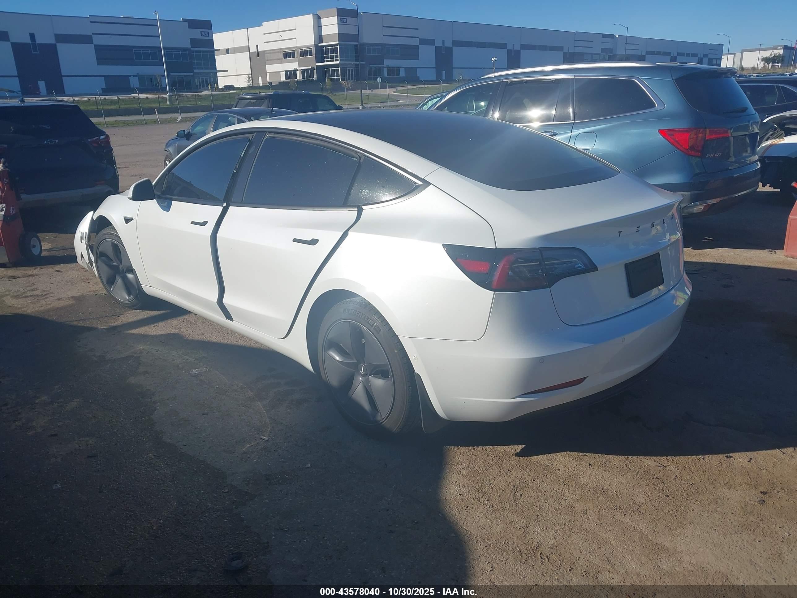 TESLA MODEL image 3