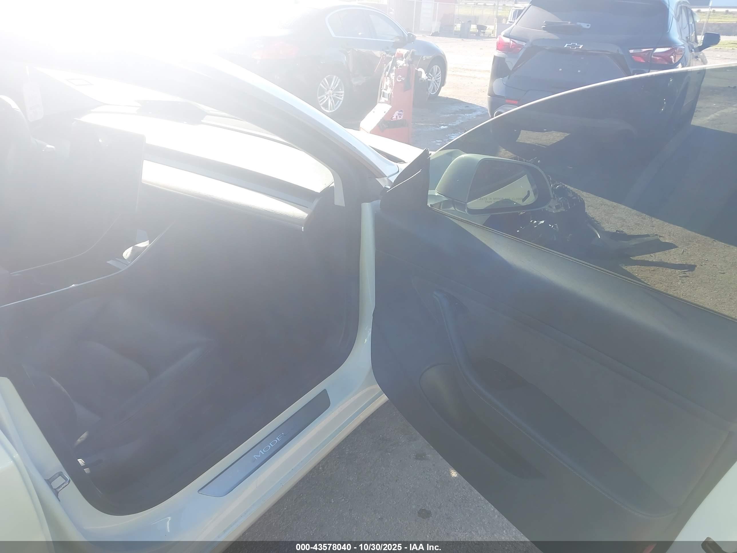 TESLA MODEL image 5