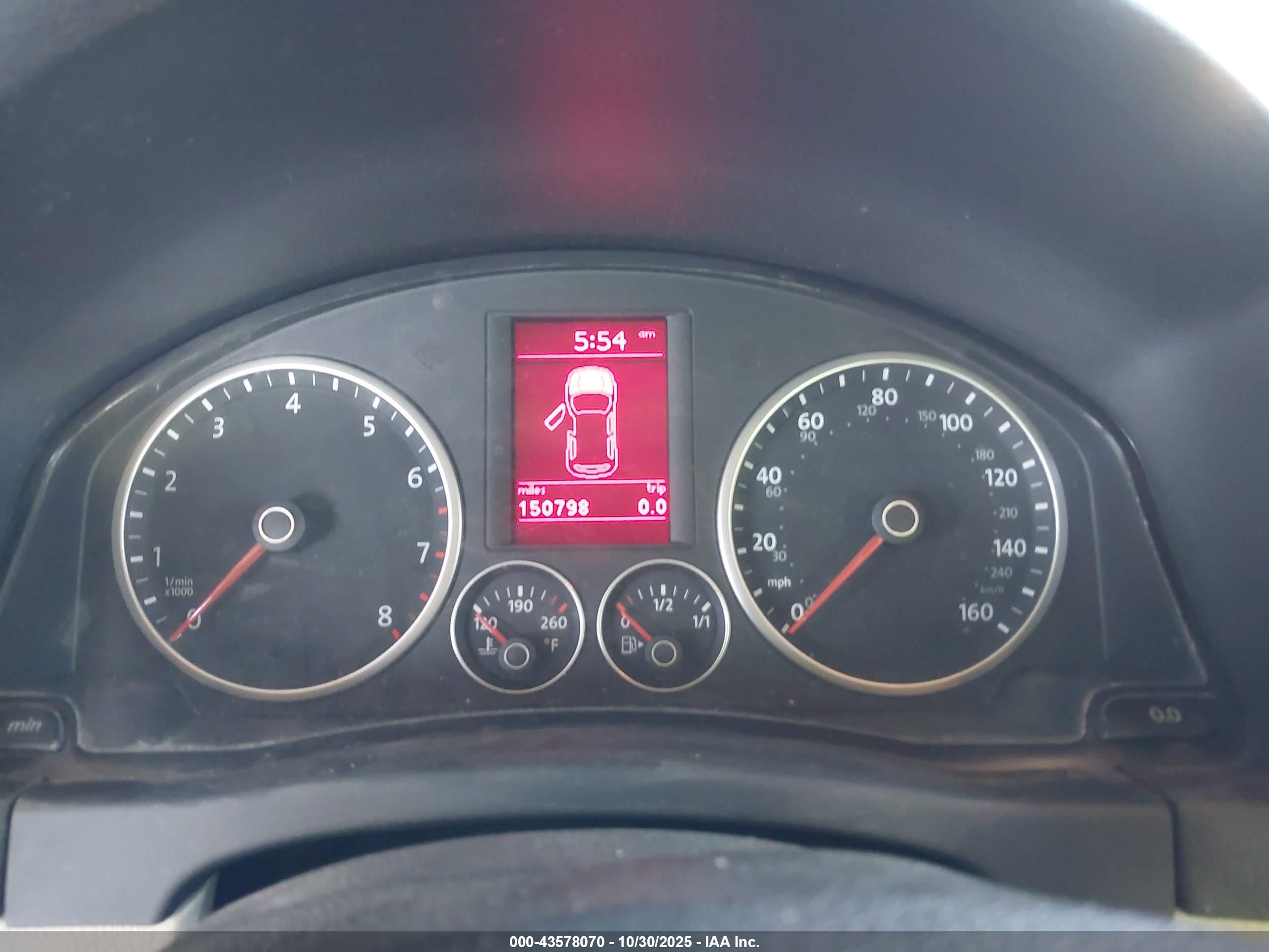 VOLKSWAGEN TIGUAN image 7