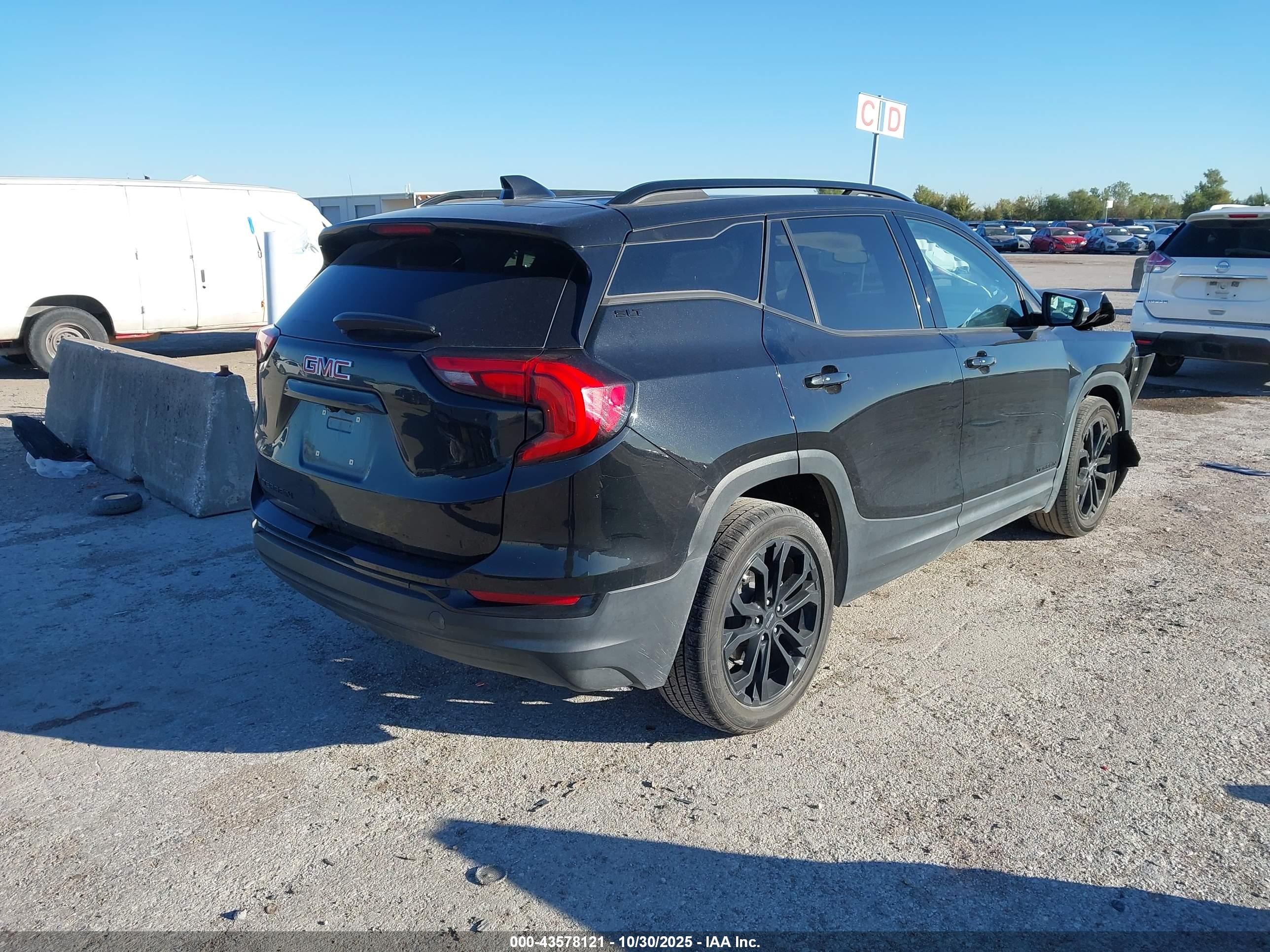 GMC TERRAIN image 4