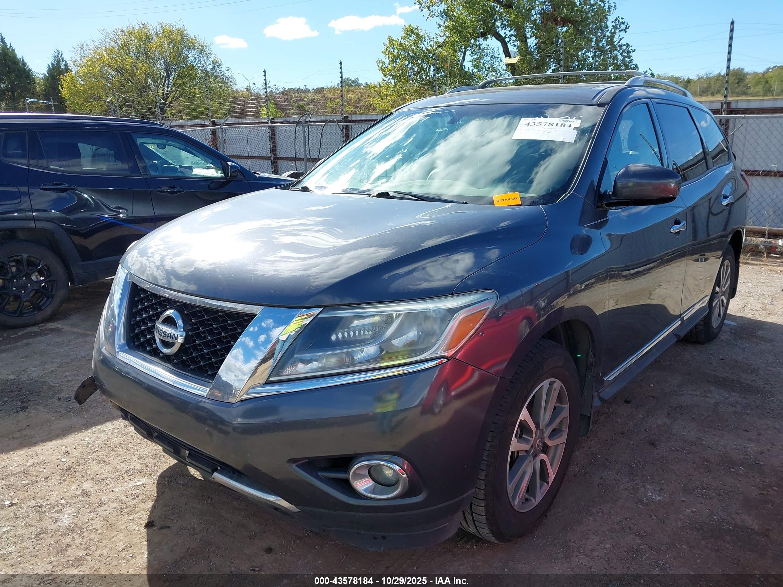 NISSAN PATHFINDER image 2