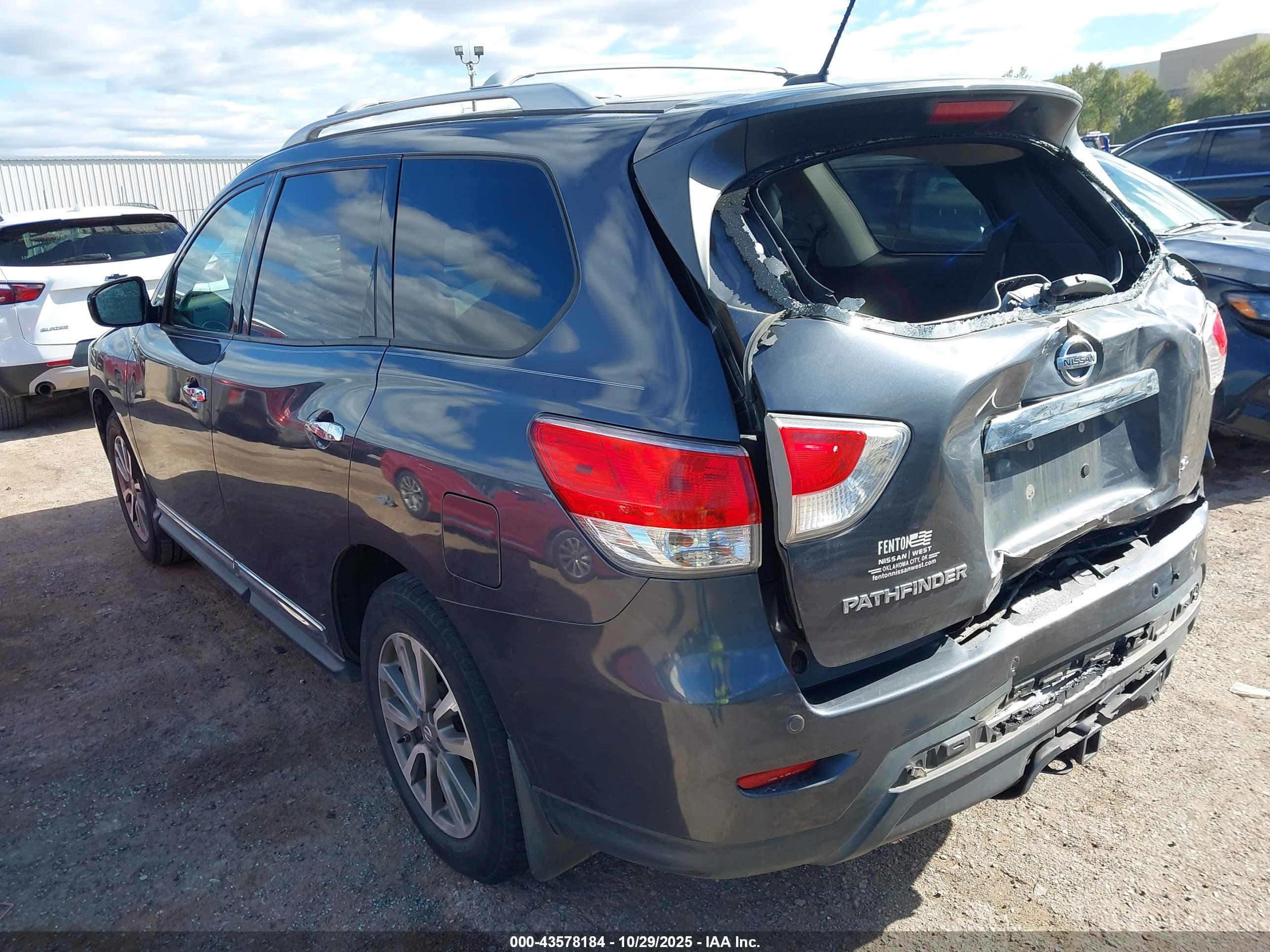 NISSAN PATHFINDER image 3
