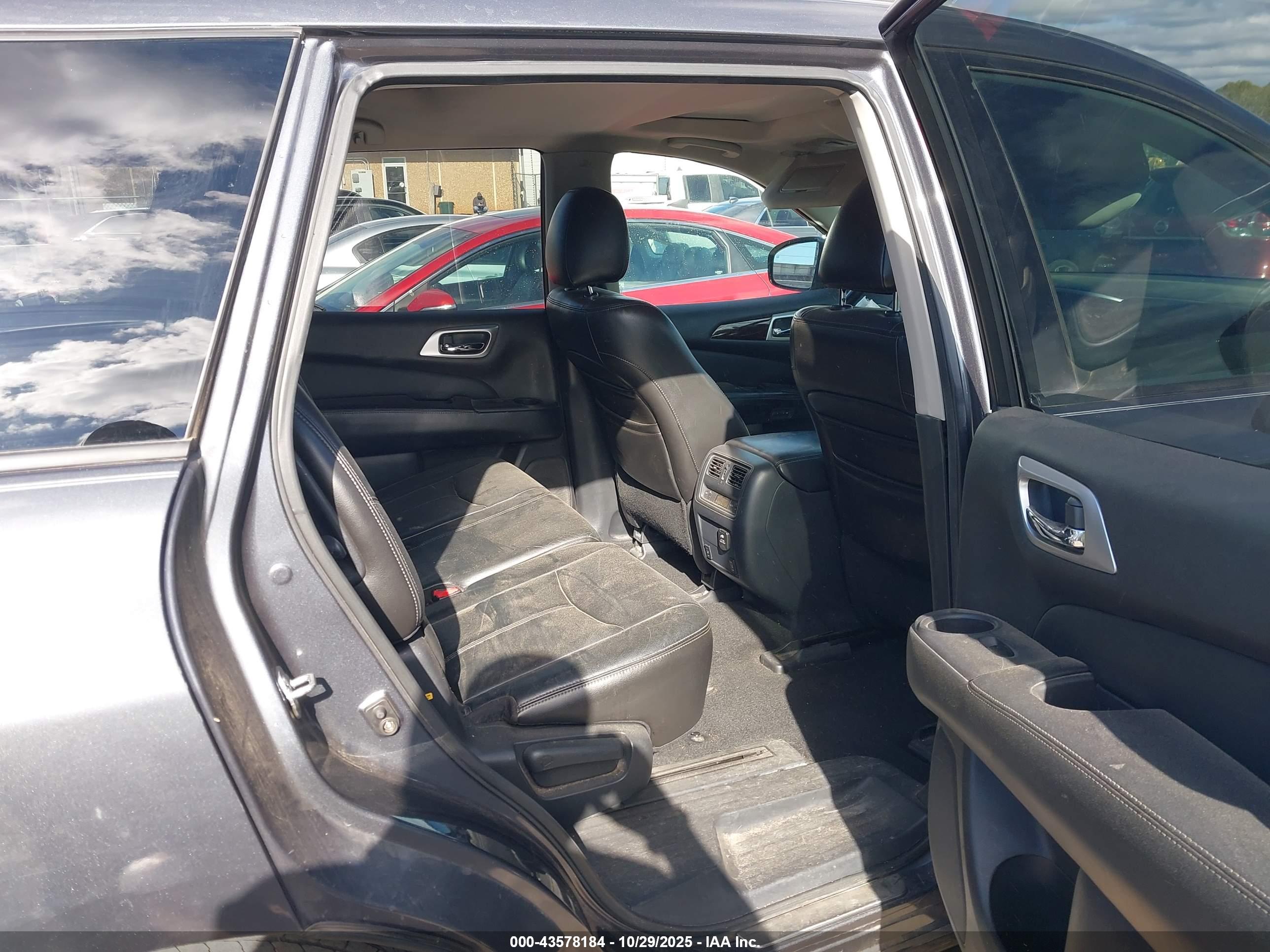 NISSAN PATHFINDER image 8
