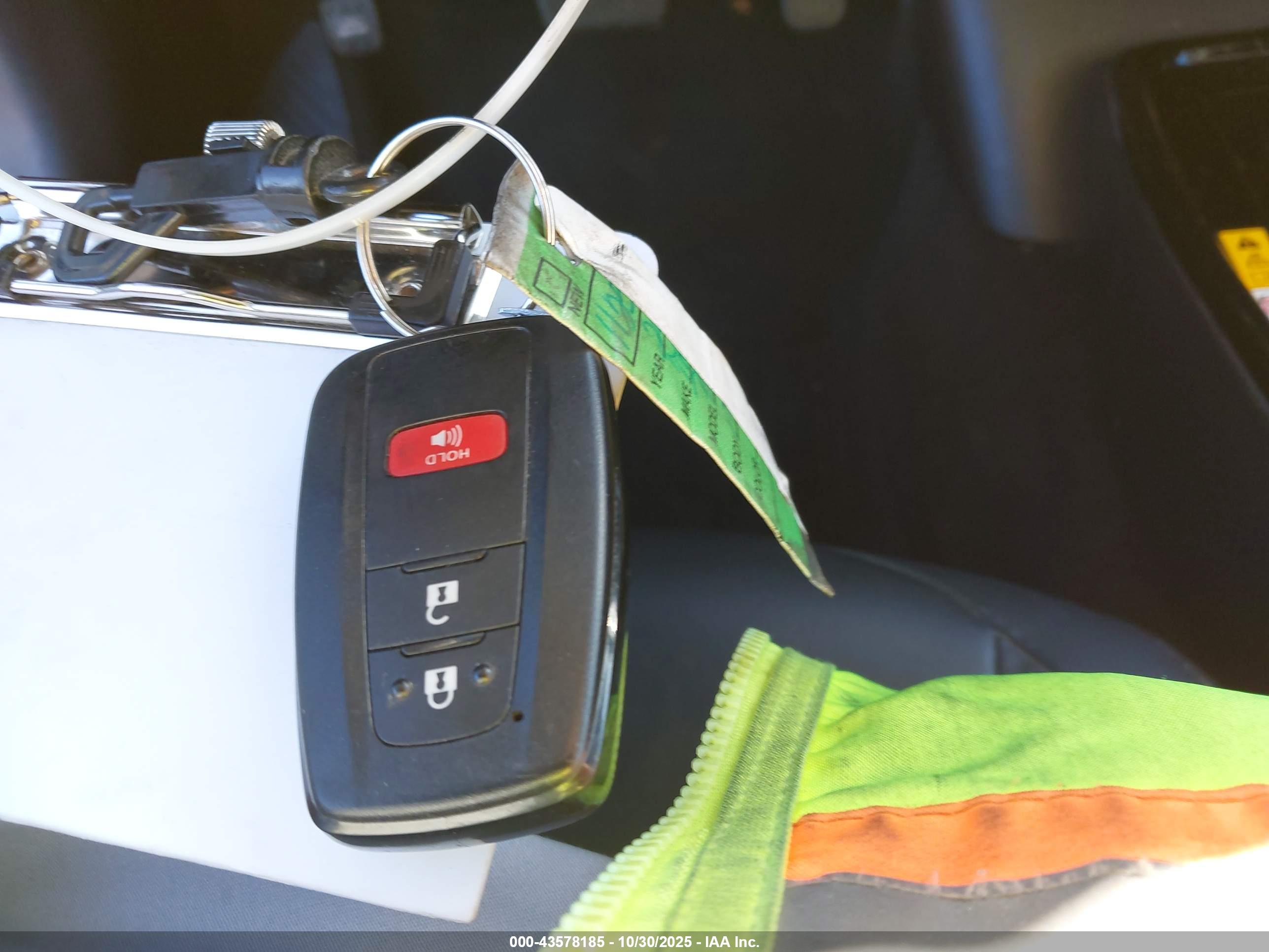 TOYOTA PRIUS image 11
