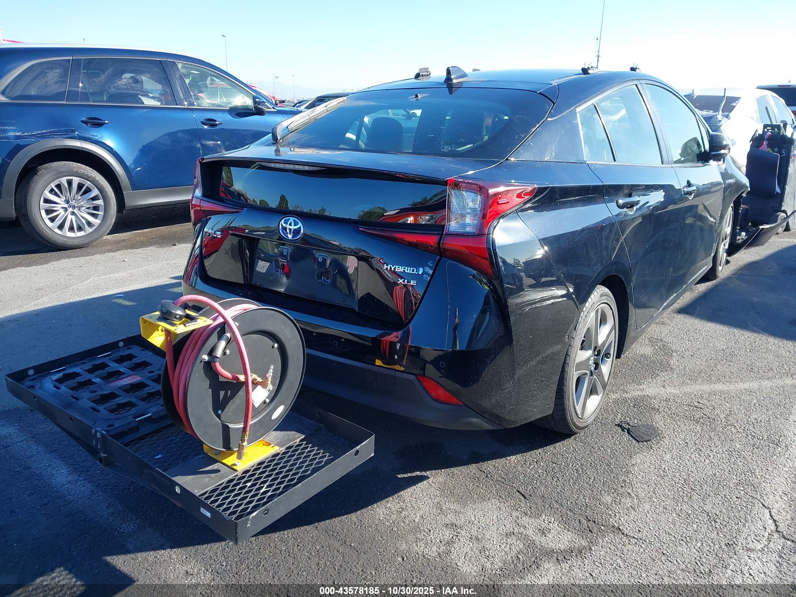 TOYOTA PRIUS image 4
