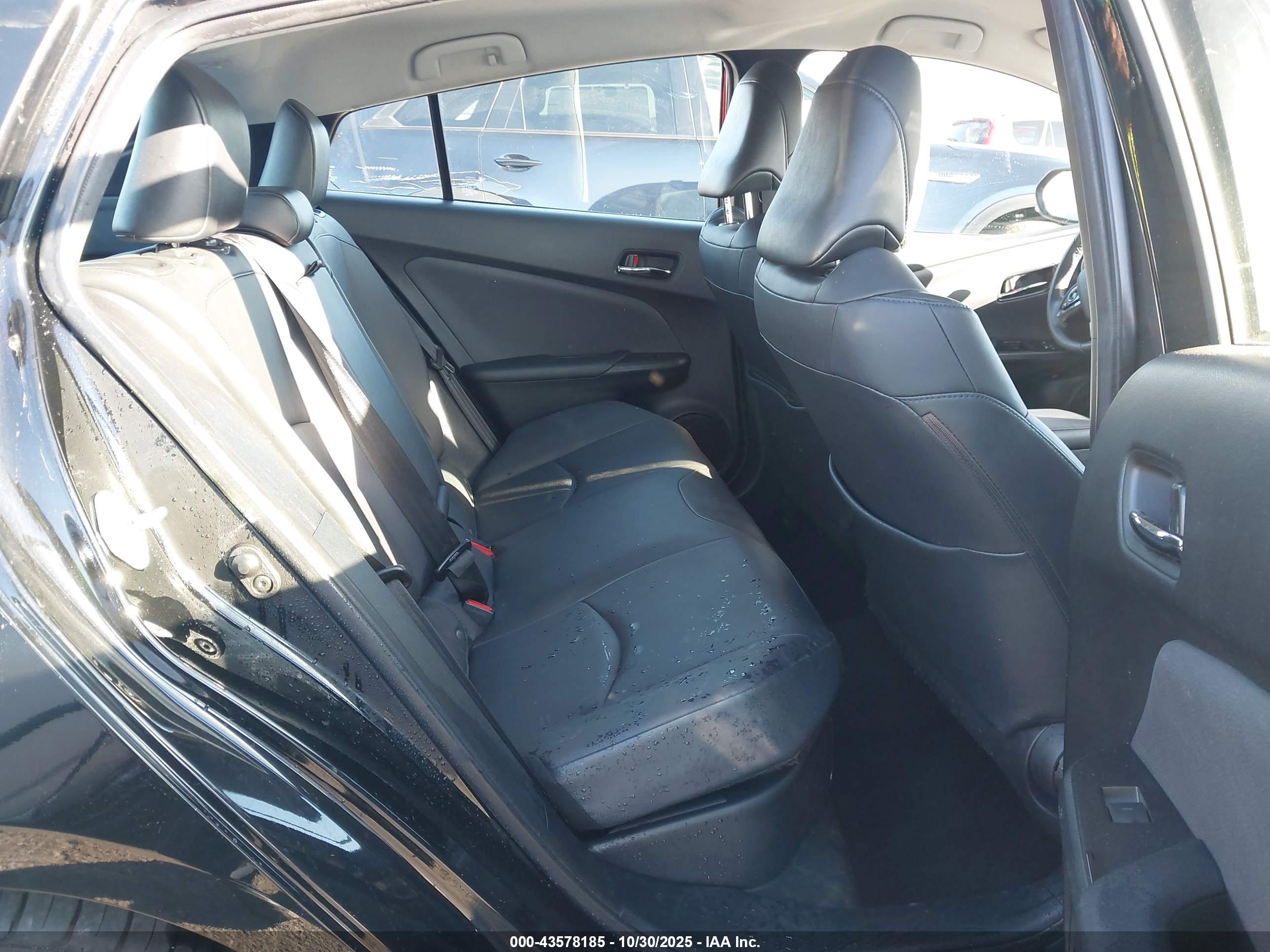 TOYOTA PRIUS image 8