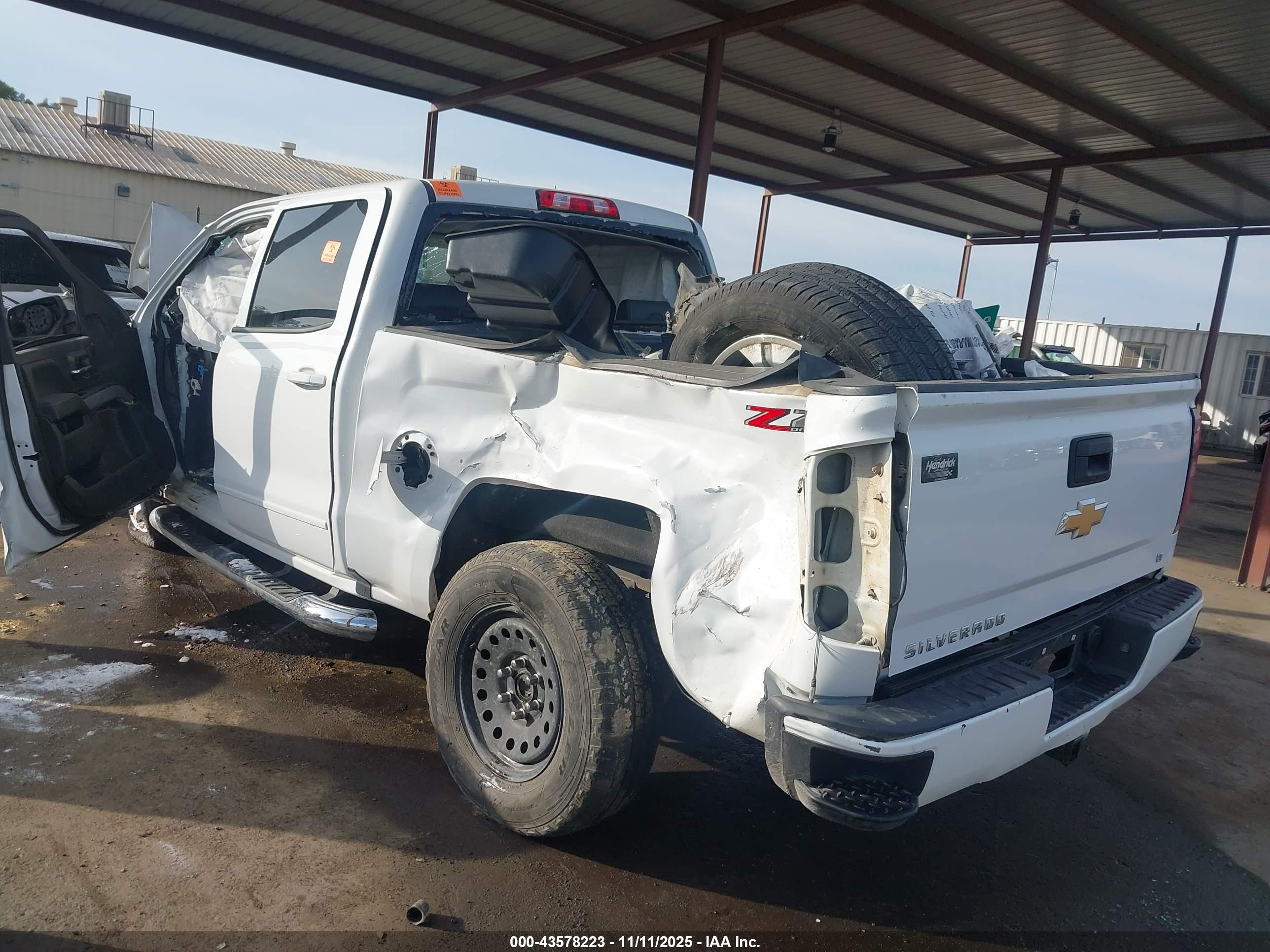 CHEVROLET SILVERADO image 3