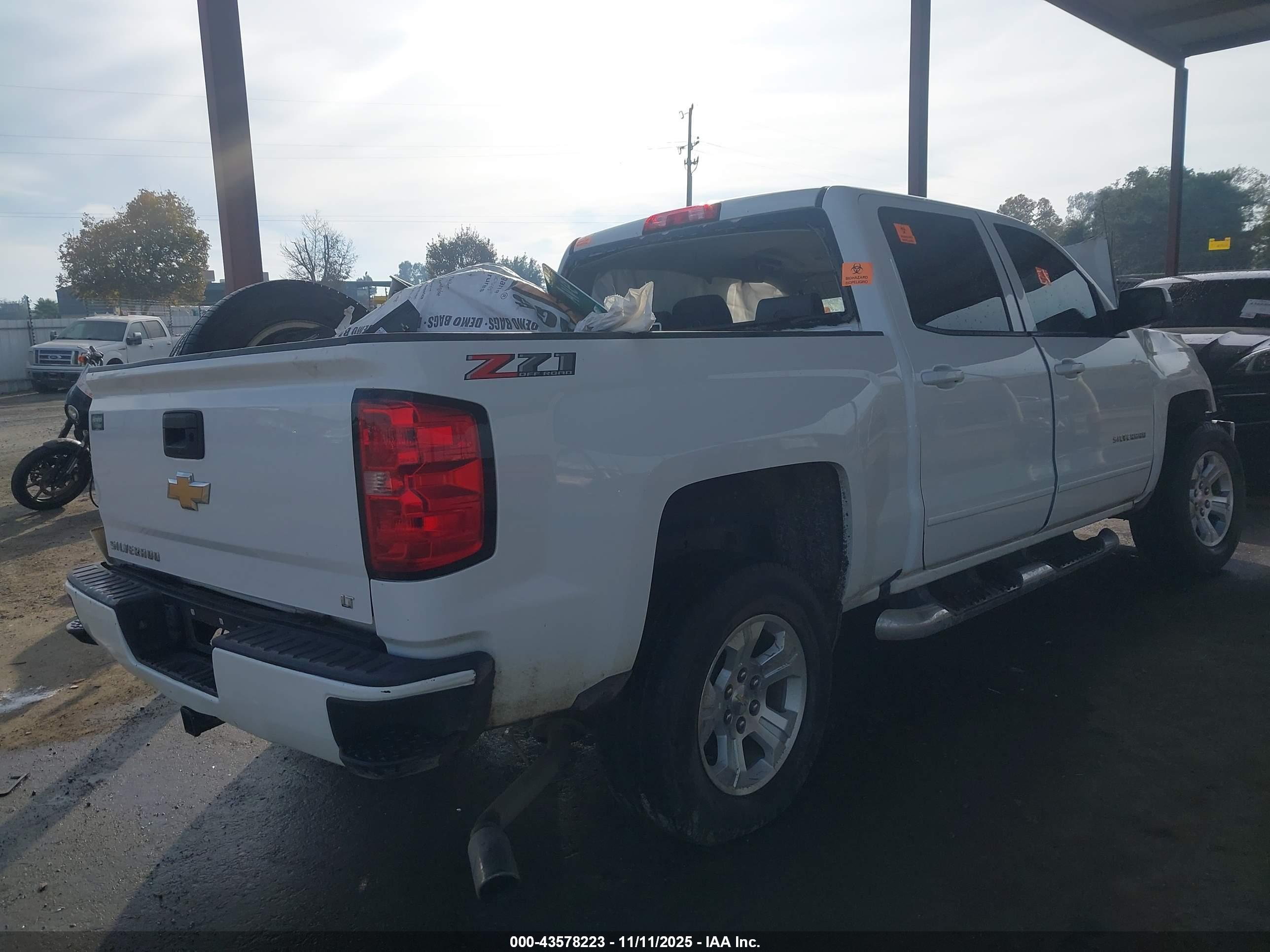 CHEVROLET SILVERADO image 4