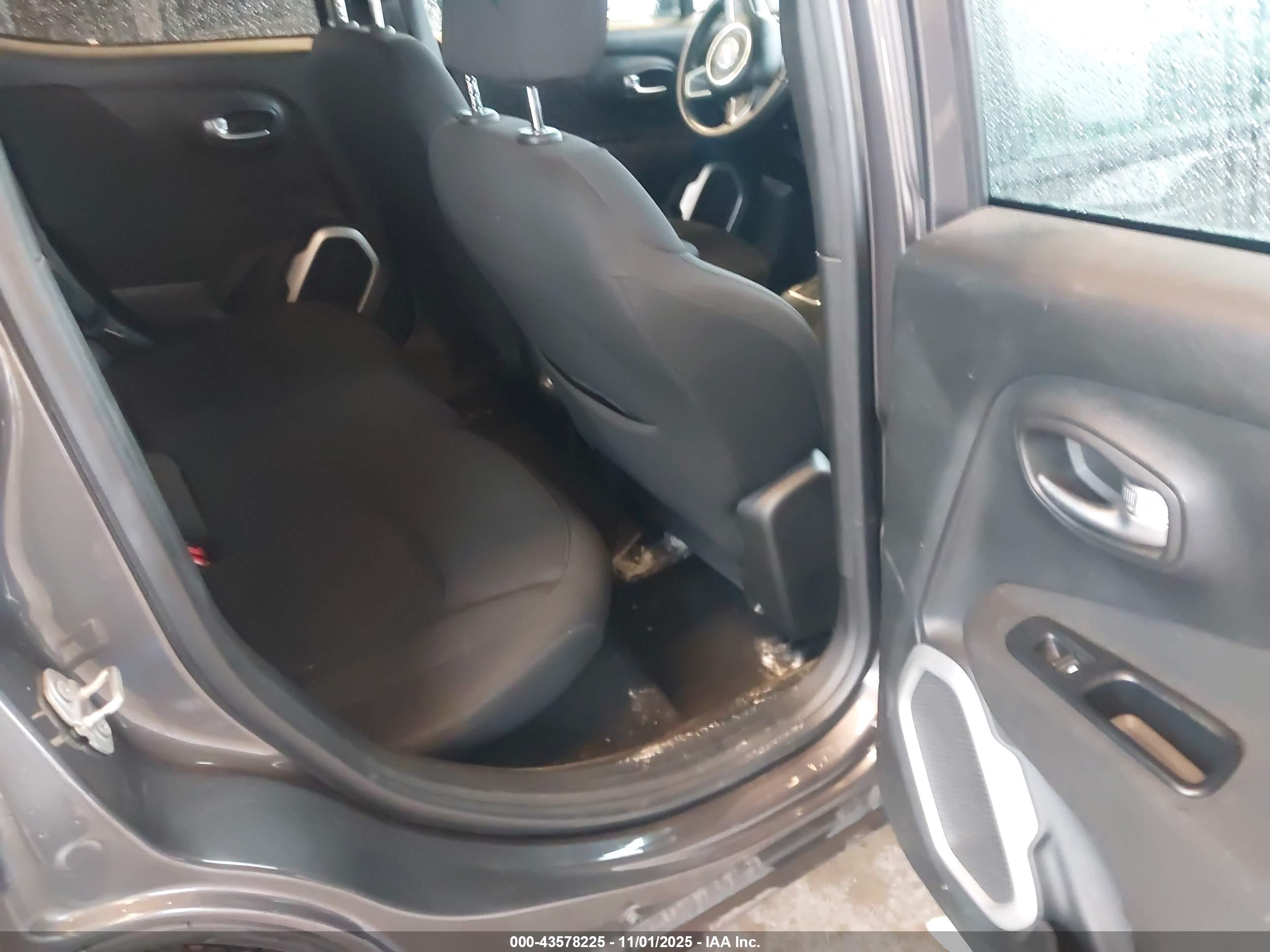 JEEP RENEGADE image 8
