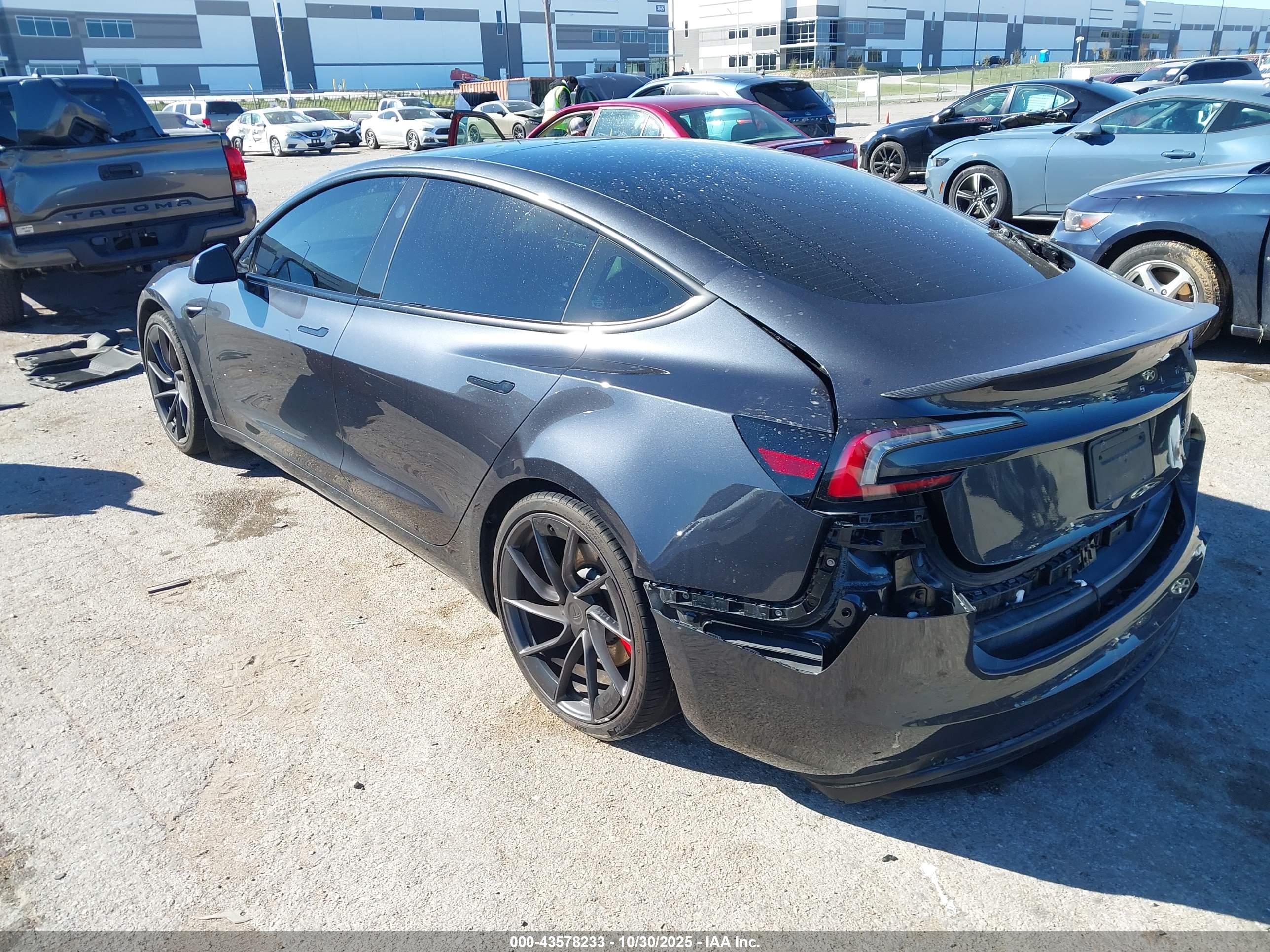 TESLA MODEL image 3