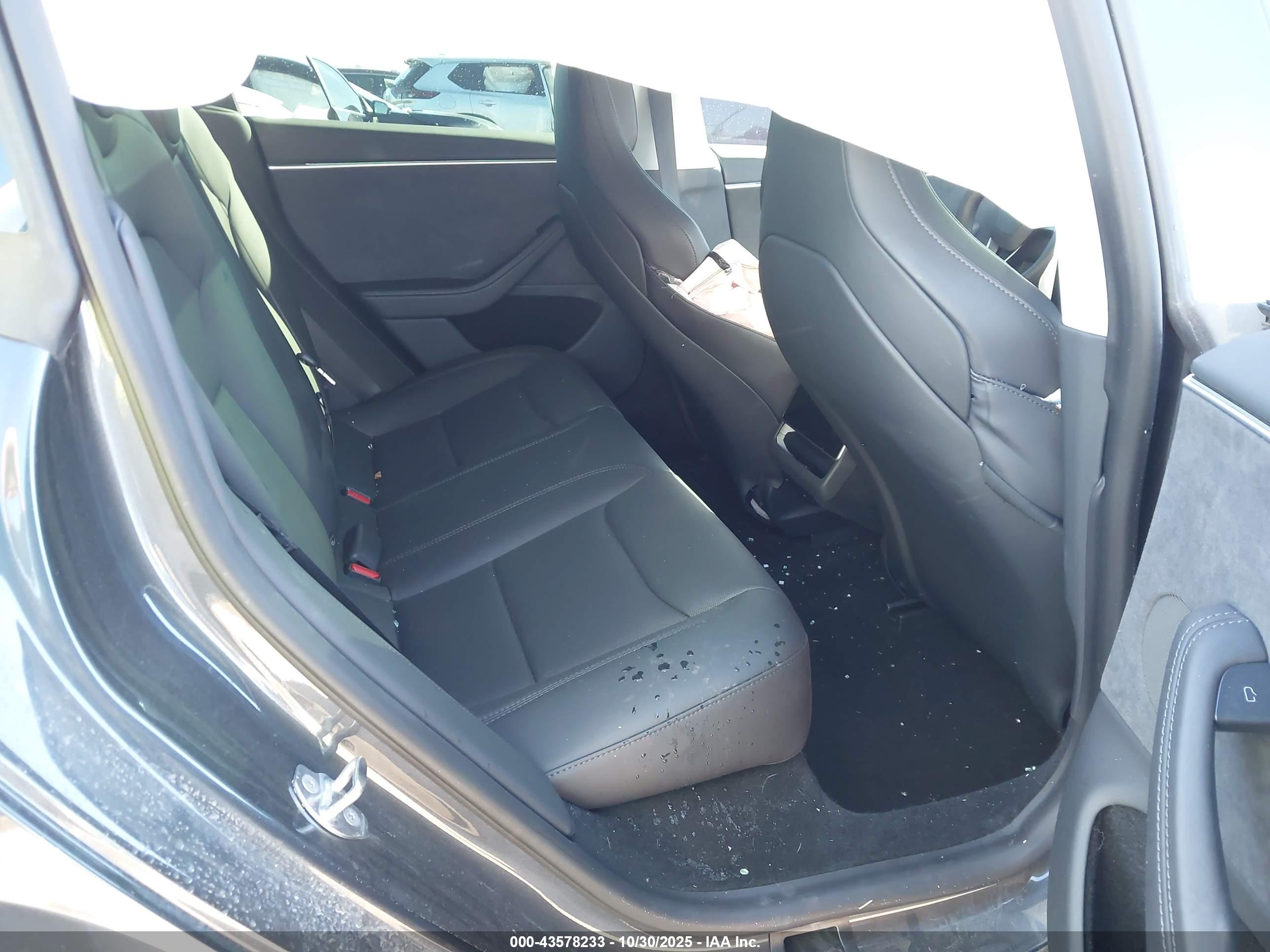 TESLA MODEL image 8