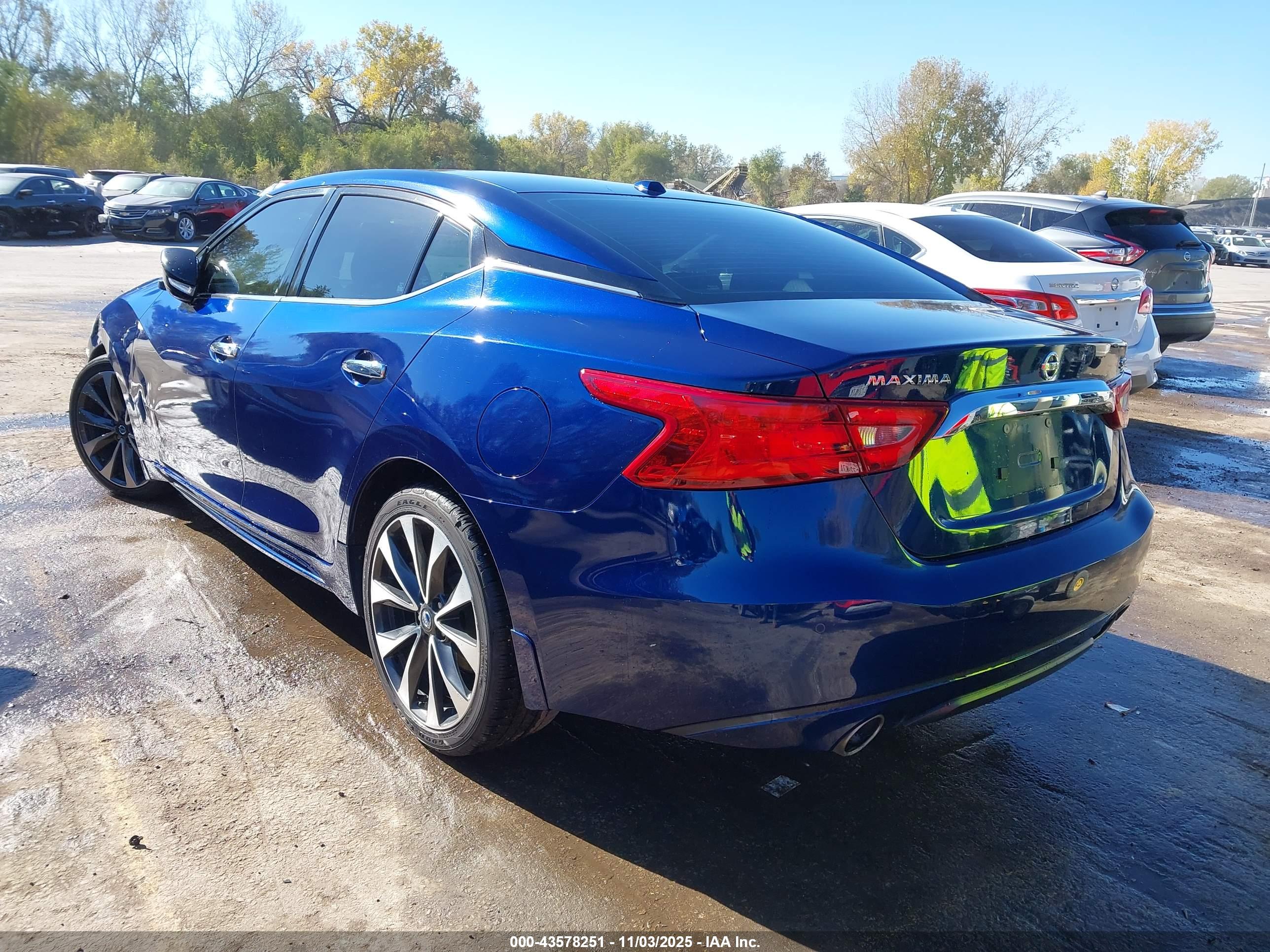 NISSAN MAXIMA image 3