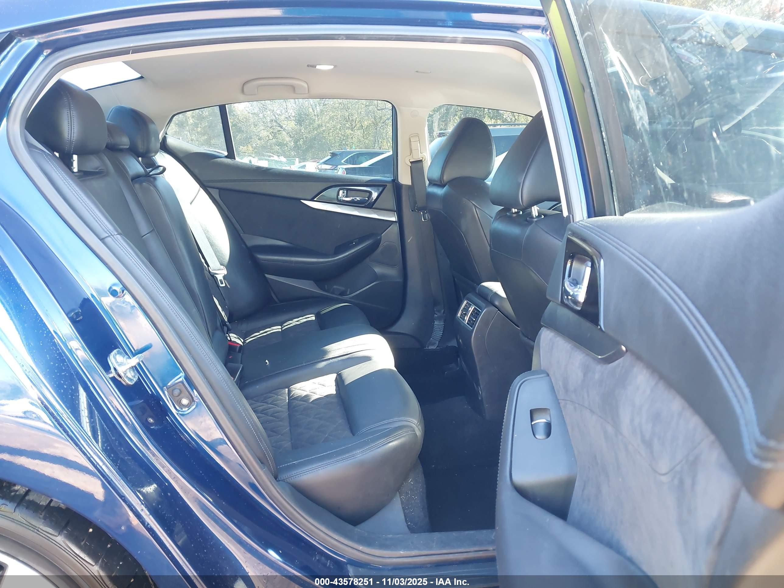 NISSAN MAXIMA image 8