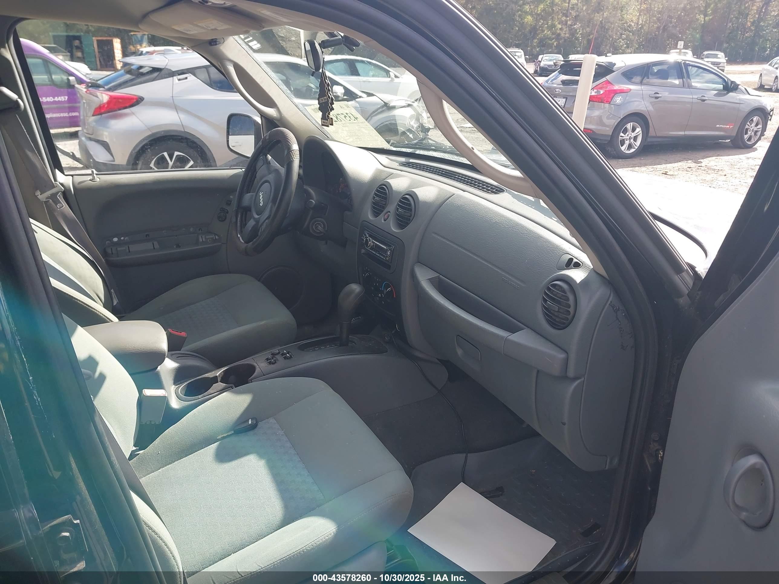 JEEP LIBERTY image 5