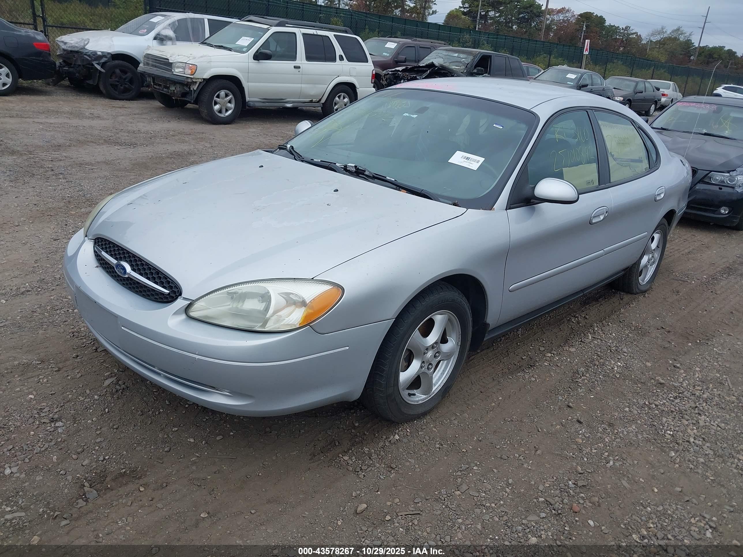 FORD TAURUS image 2